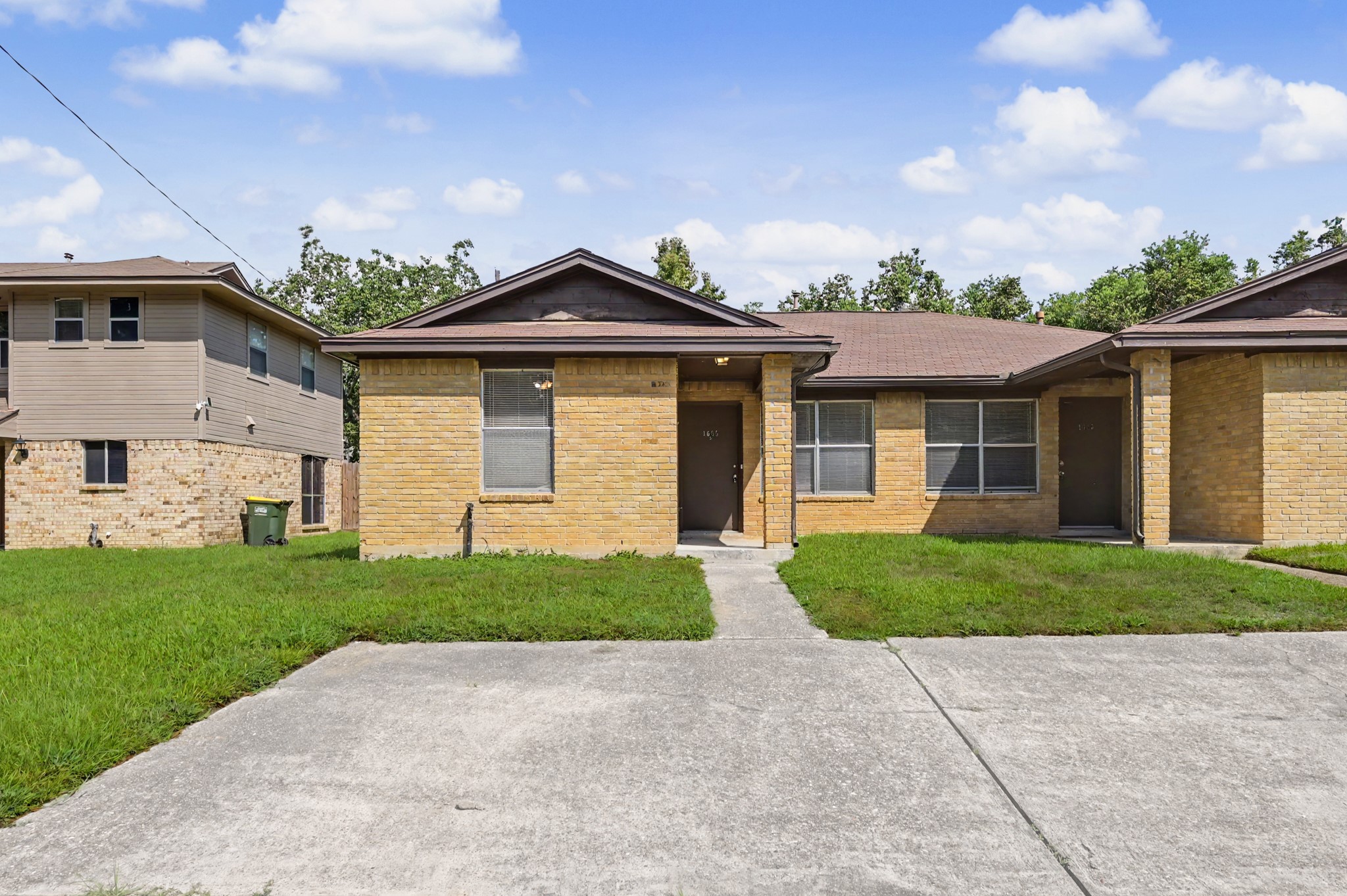 1605 Hazelwood Street B Property Photo 1