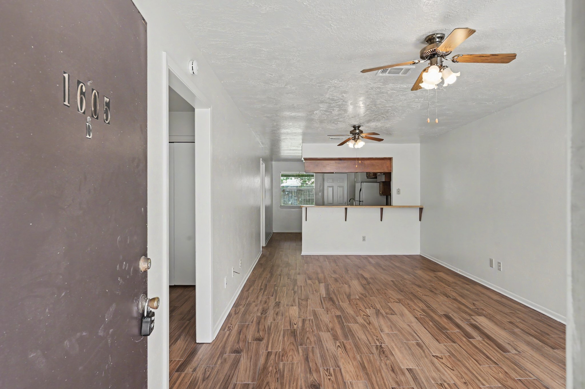 1605 Hazelwood Street B Property Photo 2