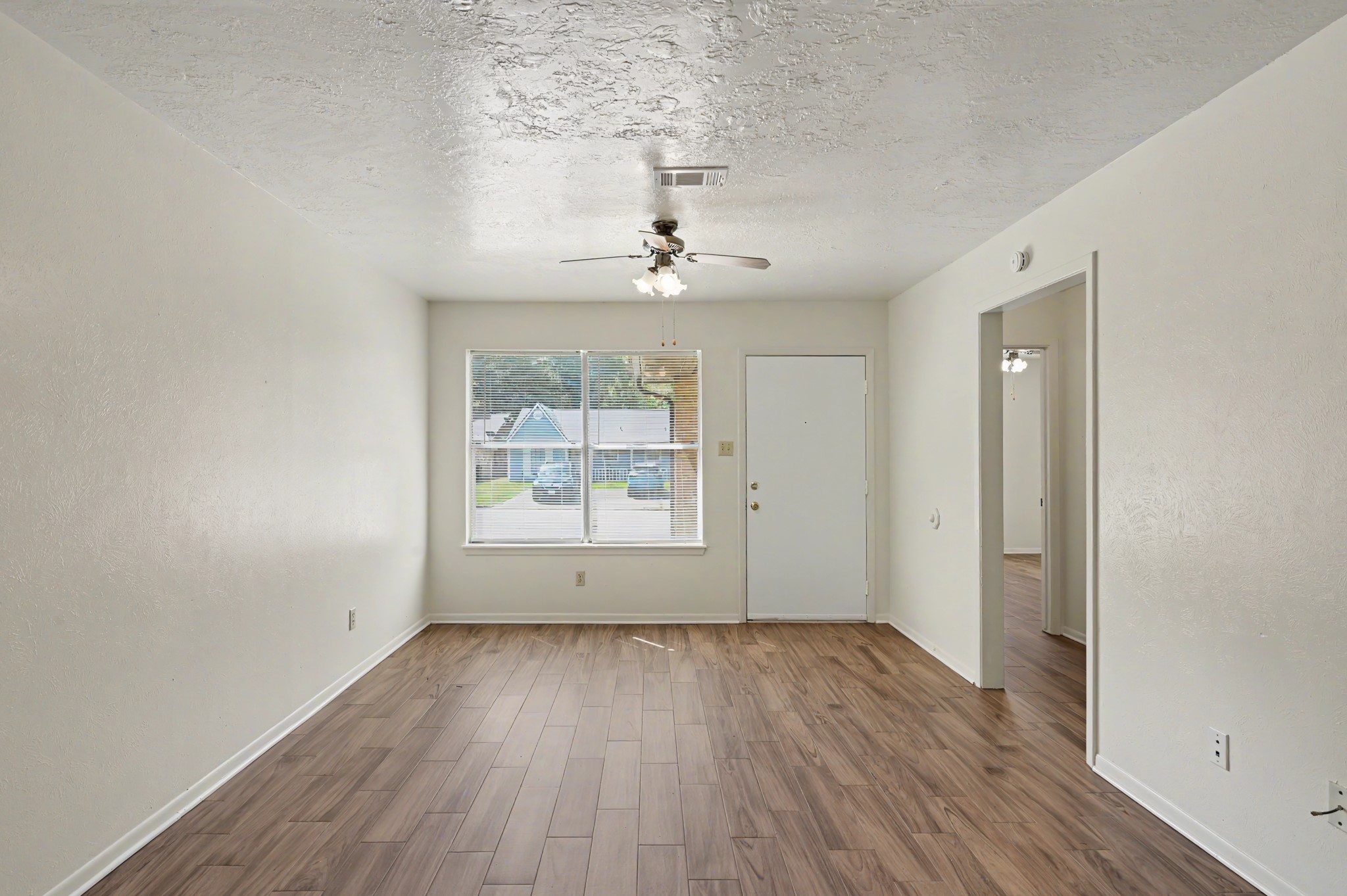 1605 Hazelwood Street B Property Photo 4