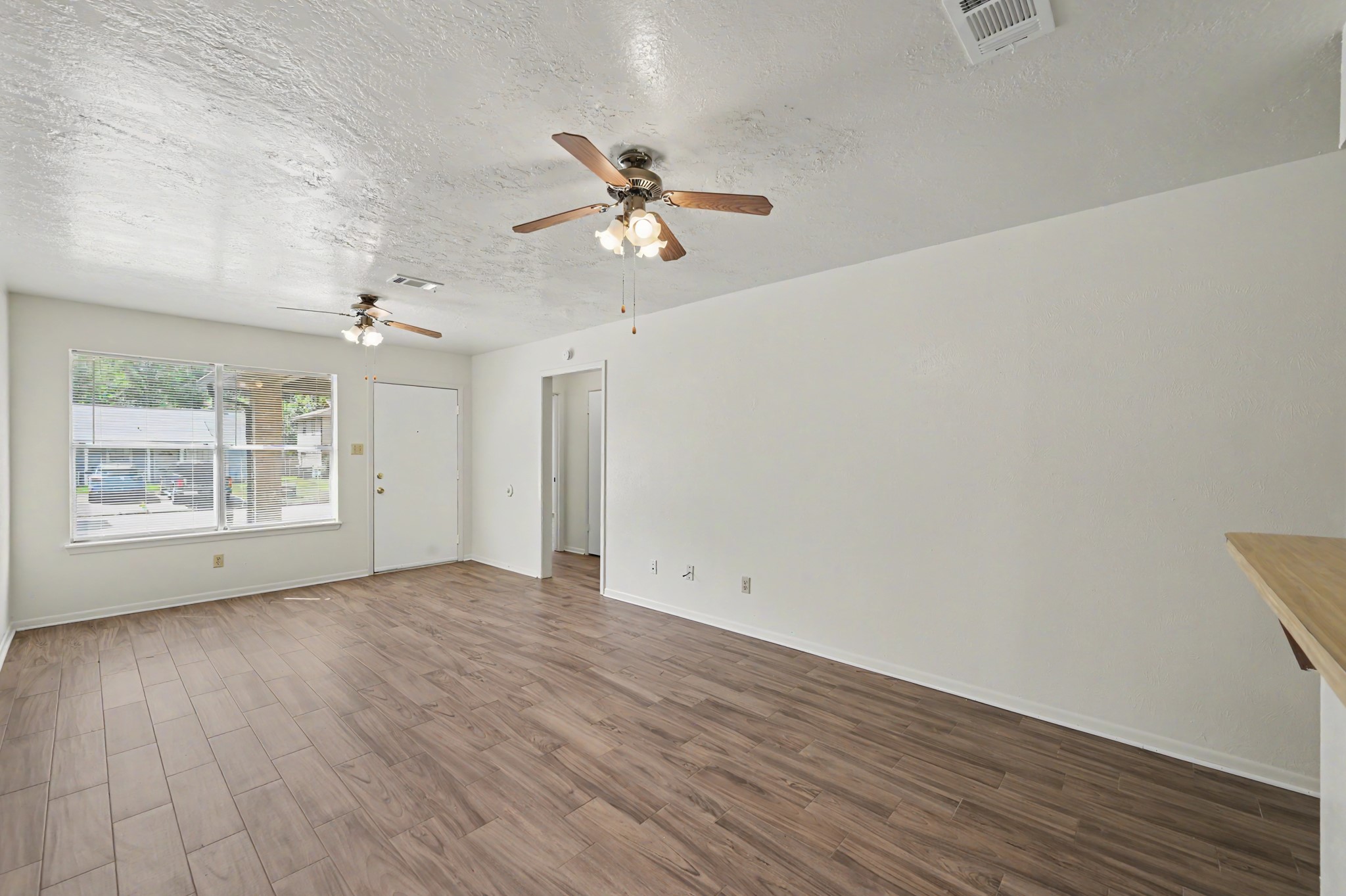 1605 Hazelwood Street B Property Photo 6