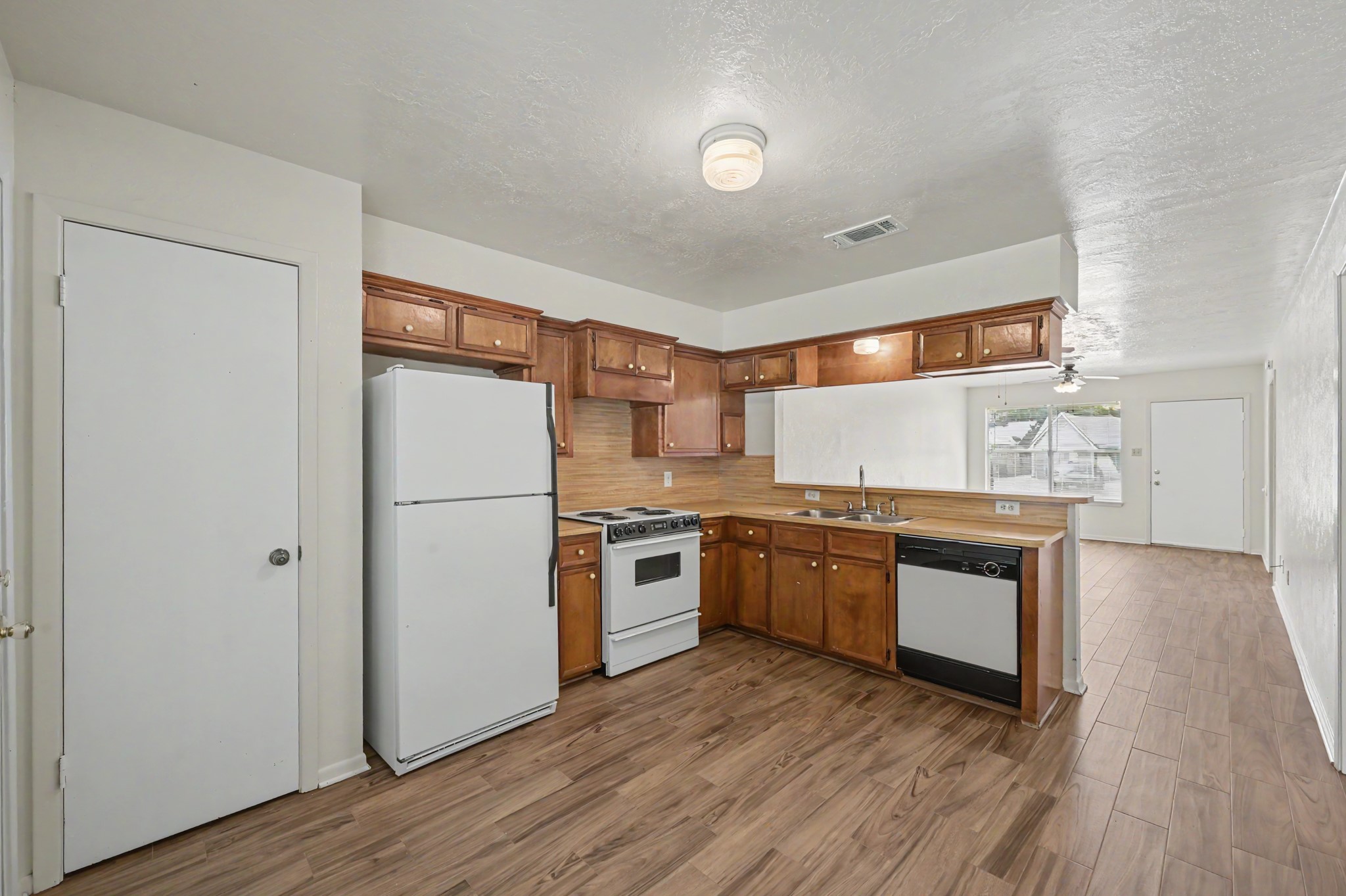 1605 Hazelwood Street B Property Photo 8