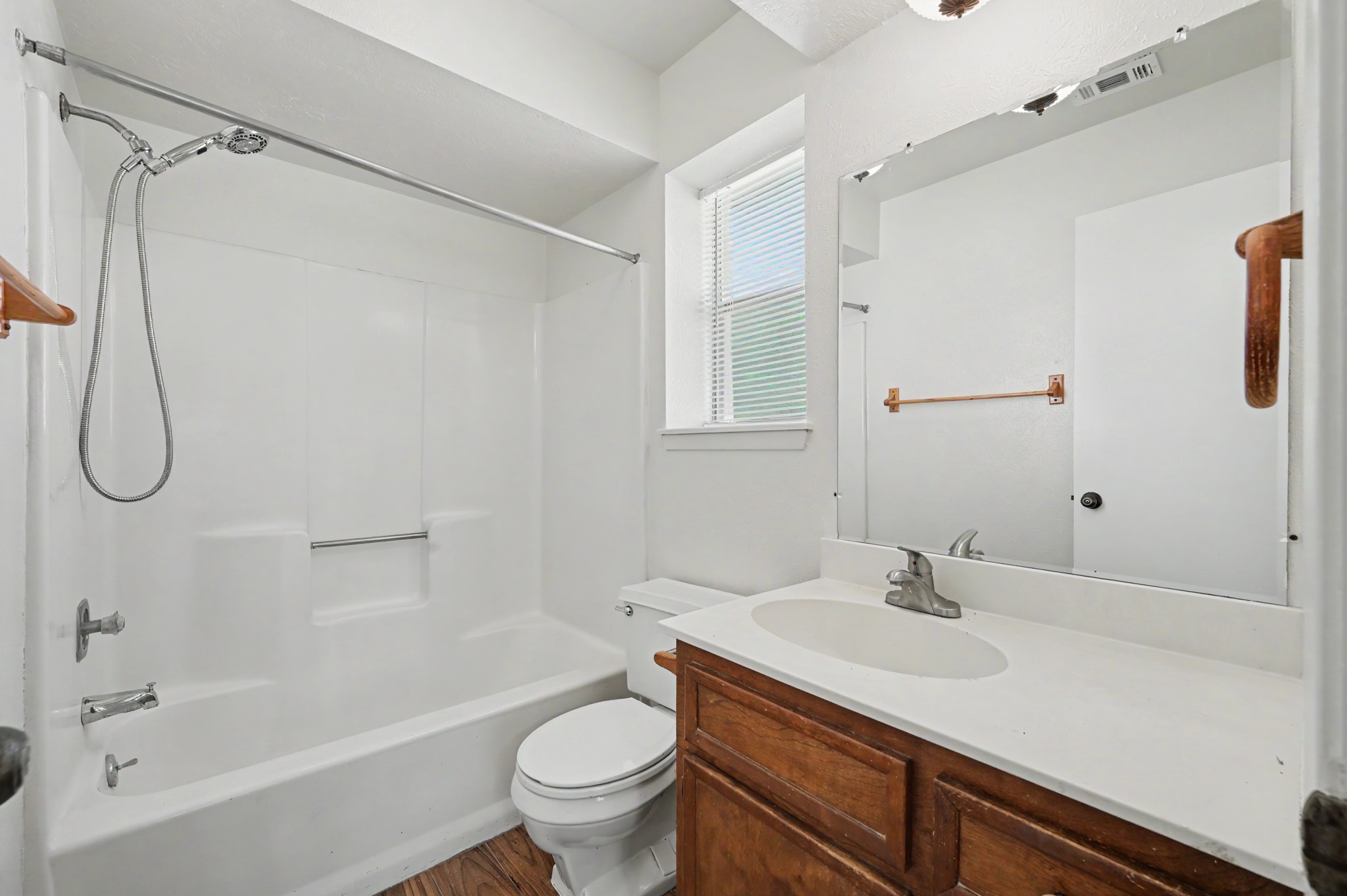 1605 Hazelwood Street B Property Photo 11