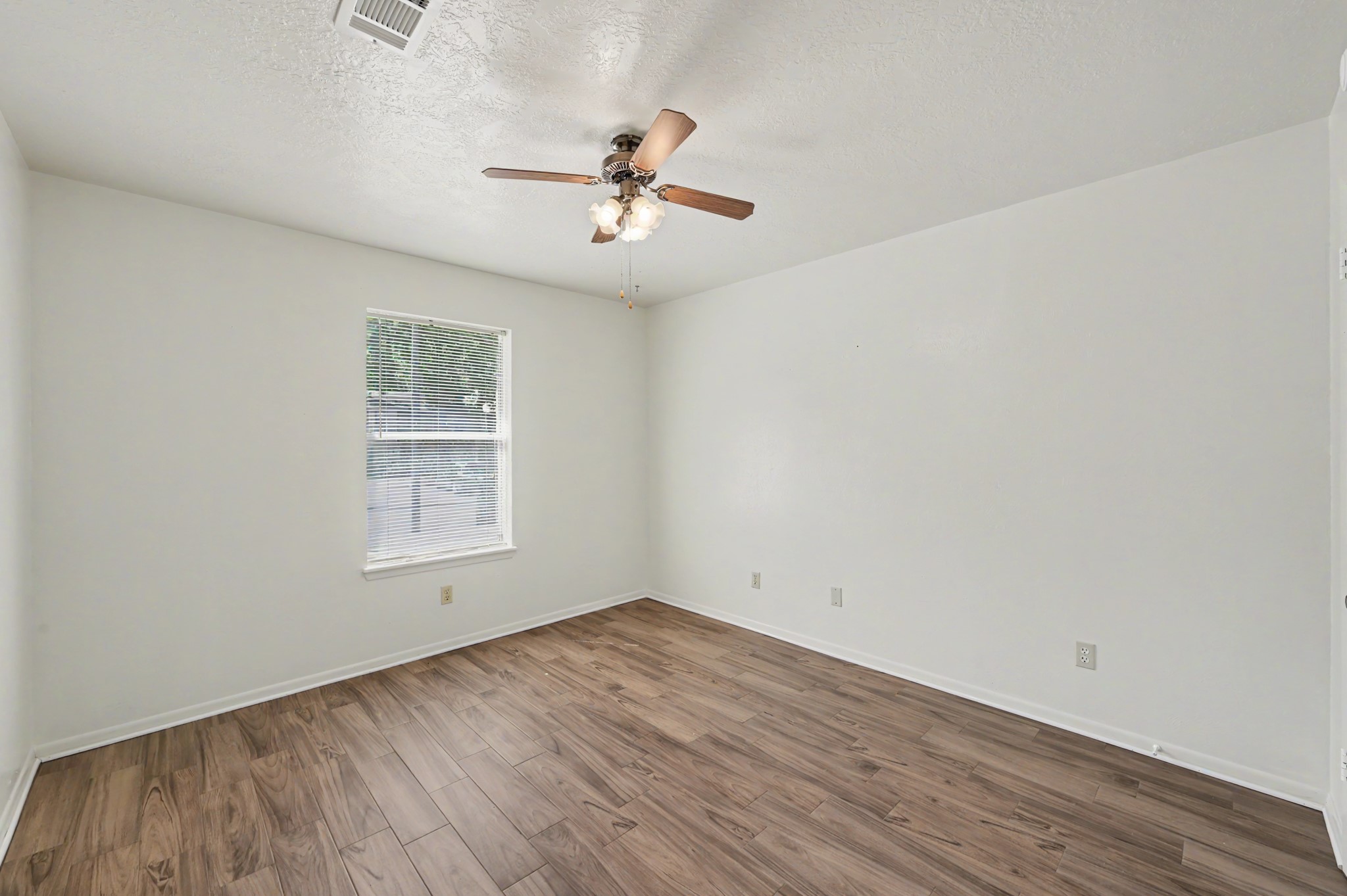 1605 Hazelwood Street B Property Photo 12