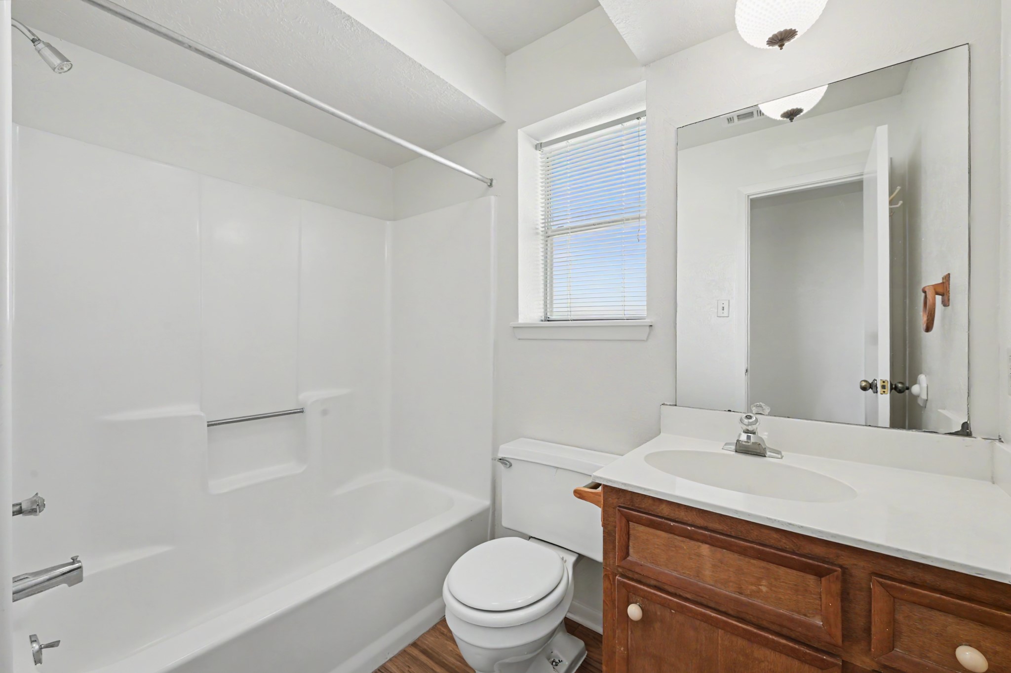 1605 Hazelwood Street B Property Photo 14