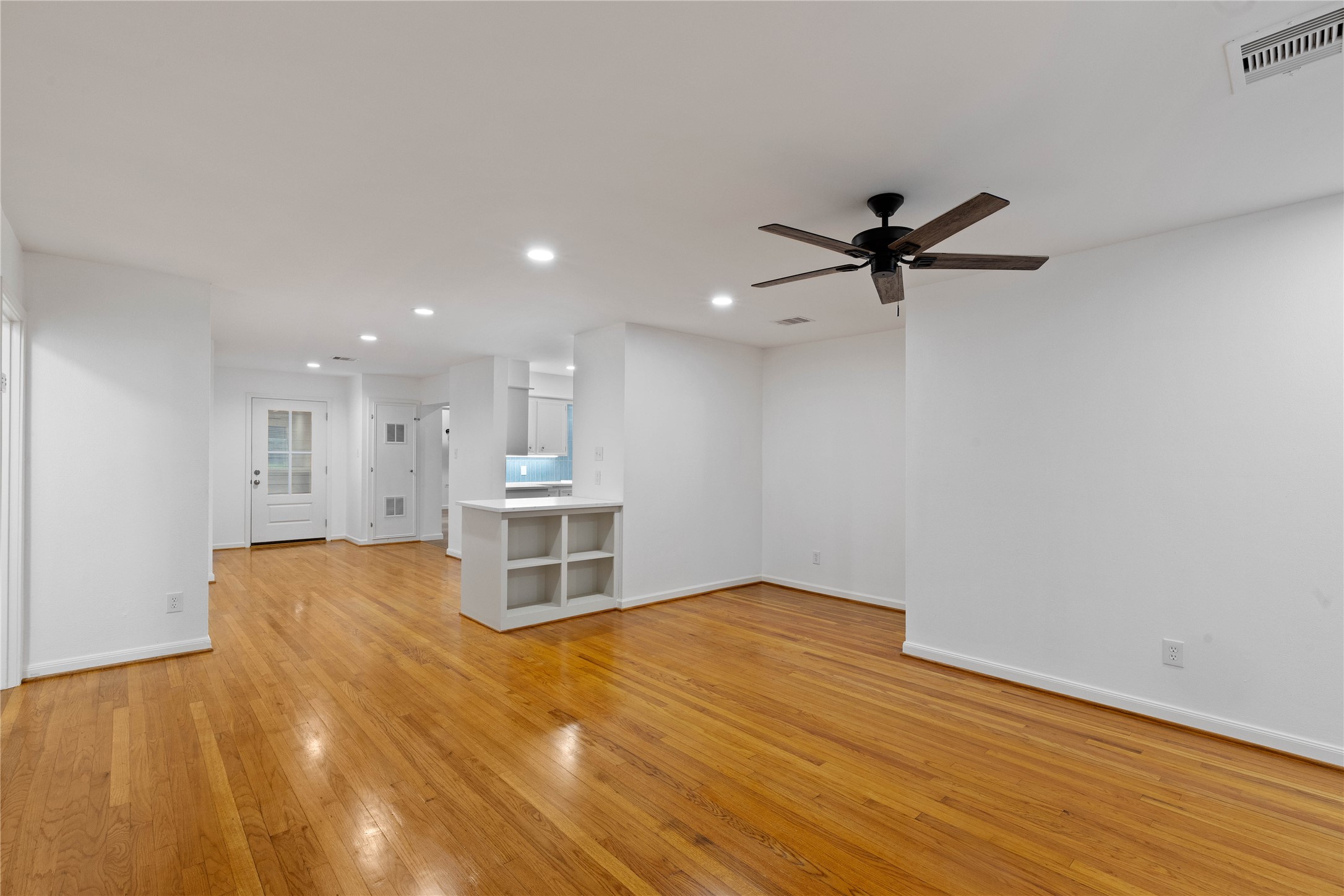1422 Hewitt Drive Property Photo 3