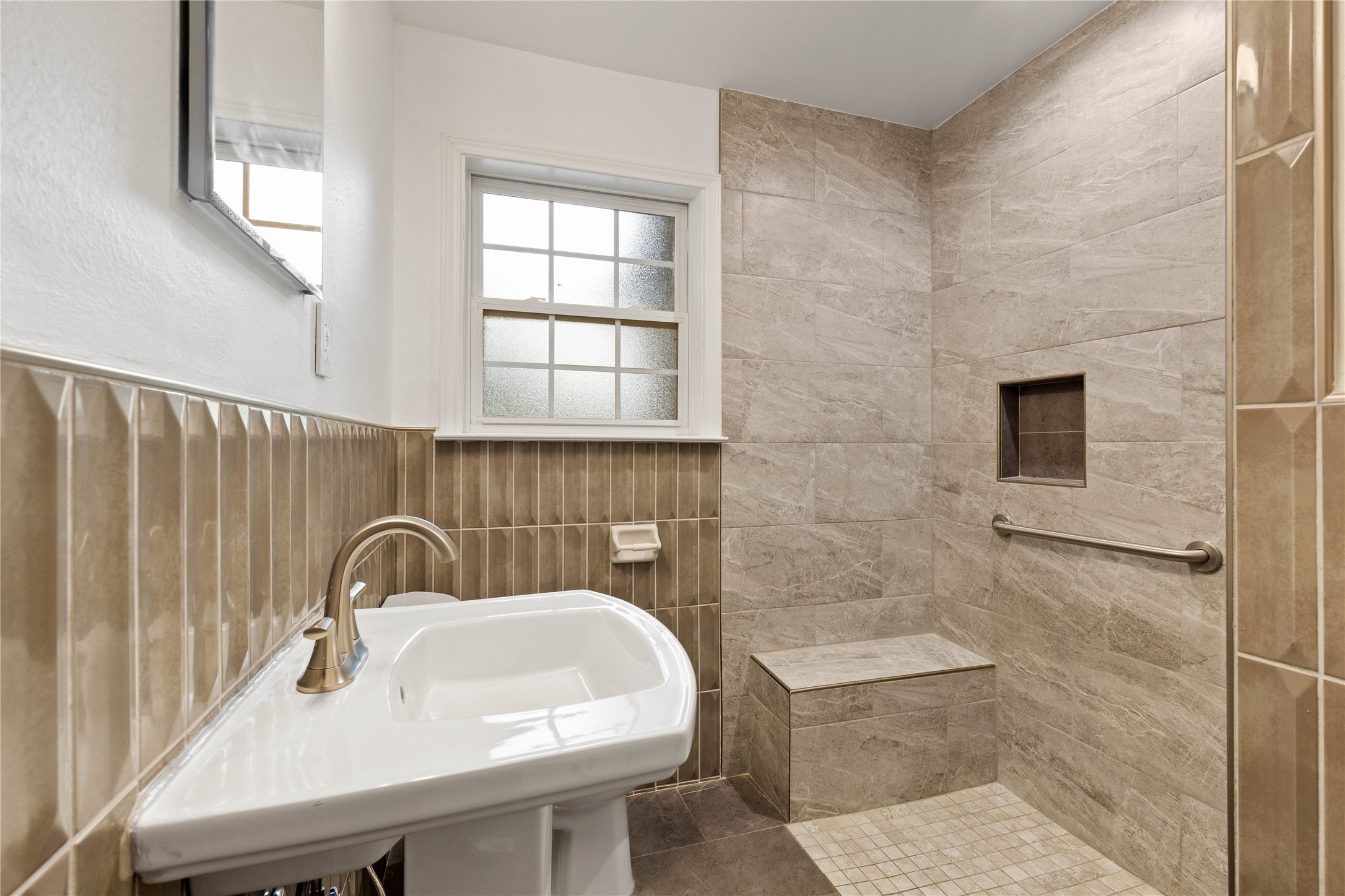 1422 Hewitt Drive Property Photo 8