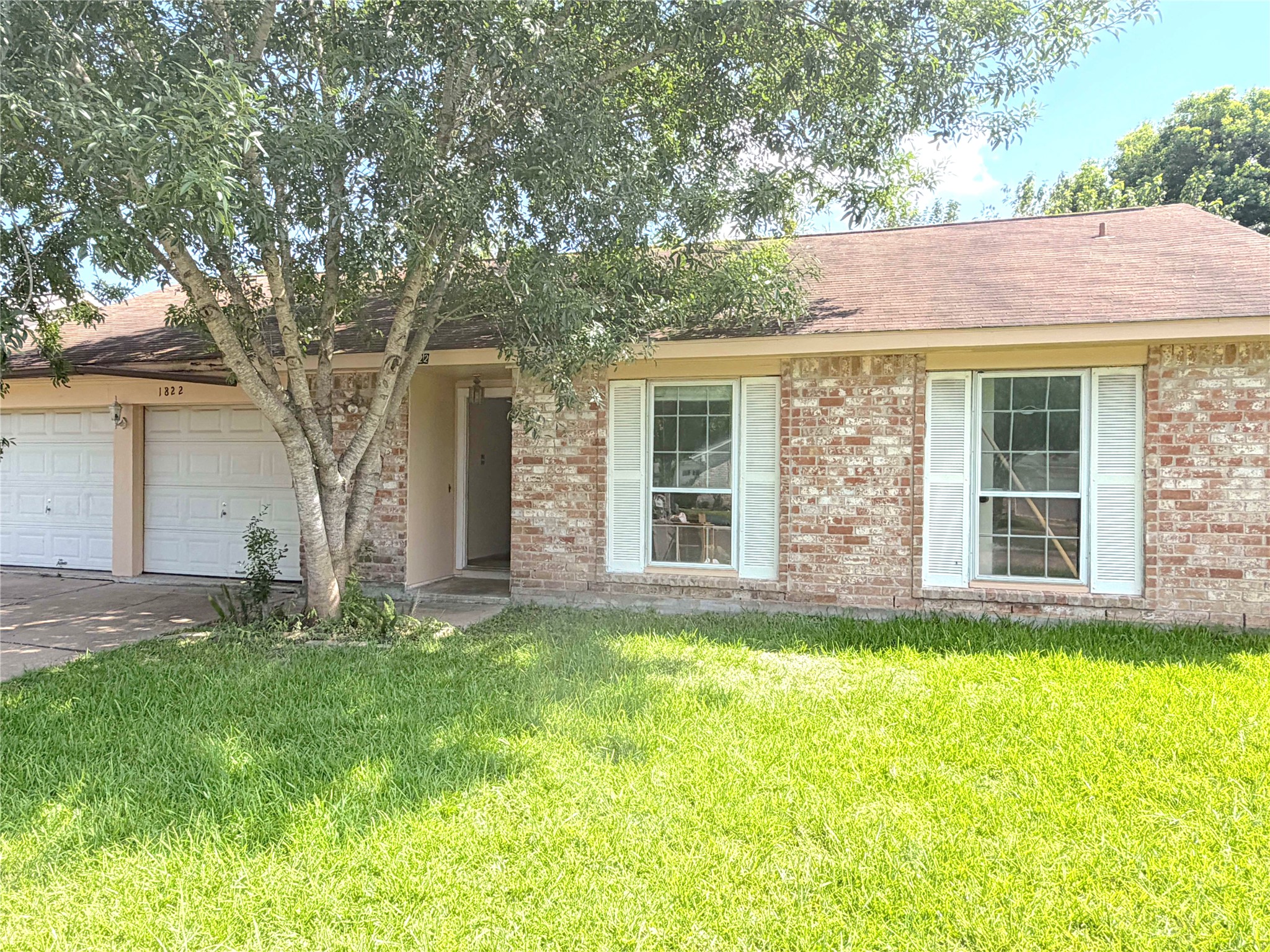 1822 Oaklawn Street Property Photo 1