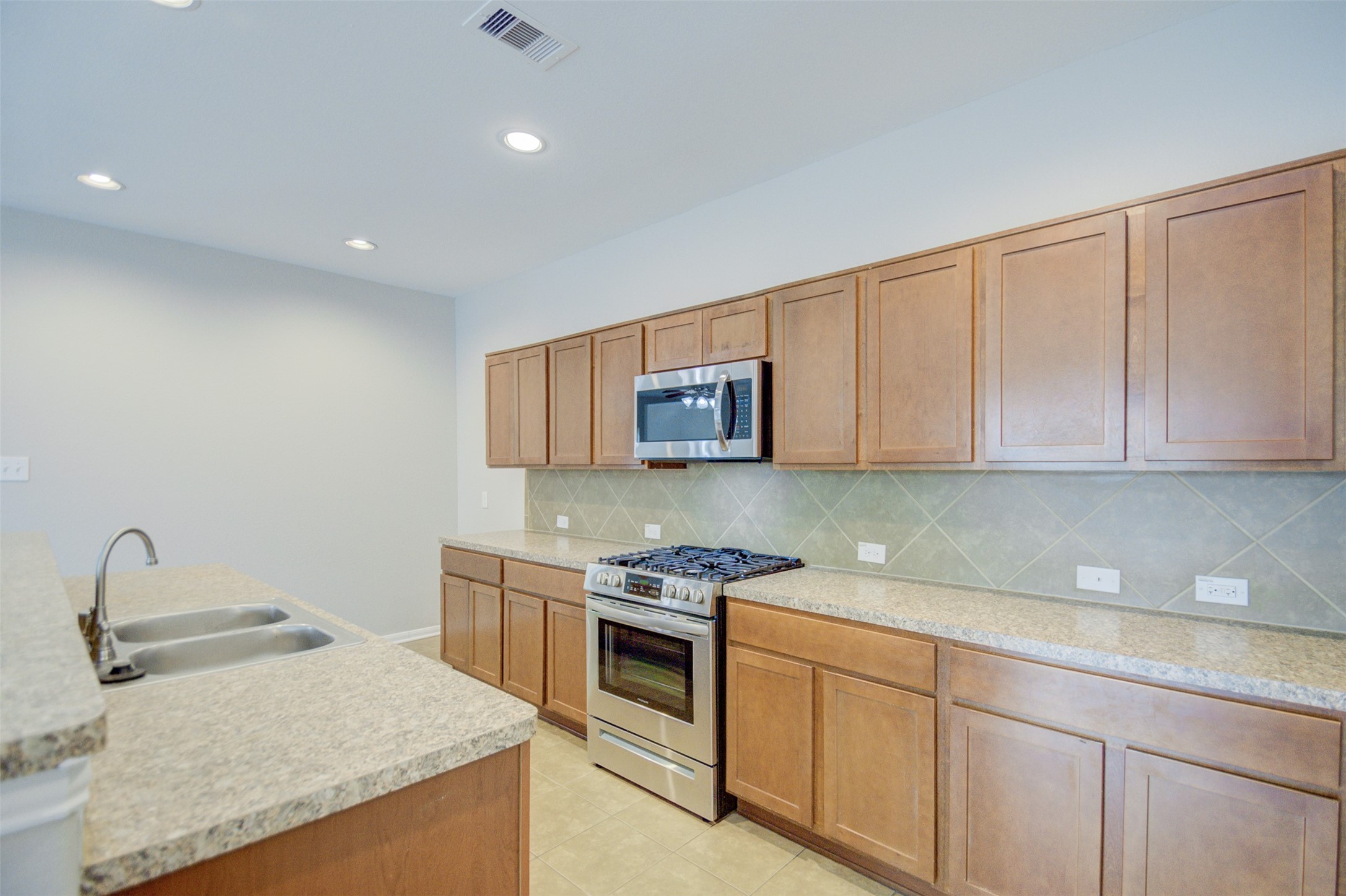 6026 Burnet Bend Avenue Property Photo 7