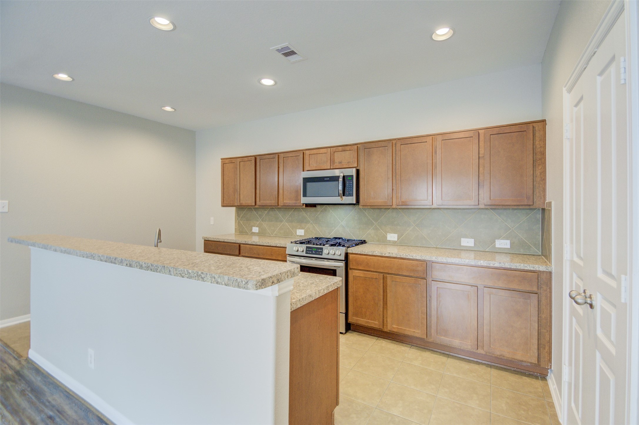 6026 Burnet Bend Avenue Property Photo 8