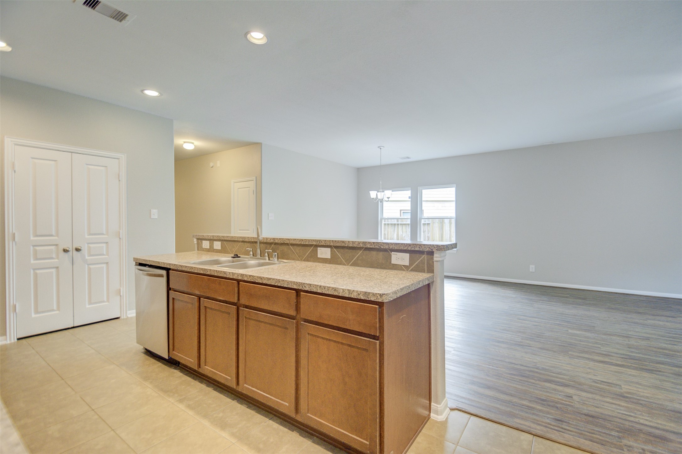 6026 Burnet Bend Avenue Property Photo 10