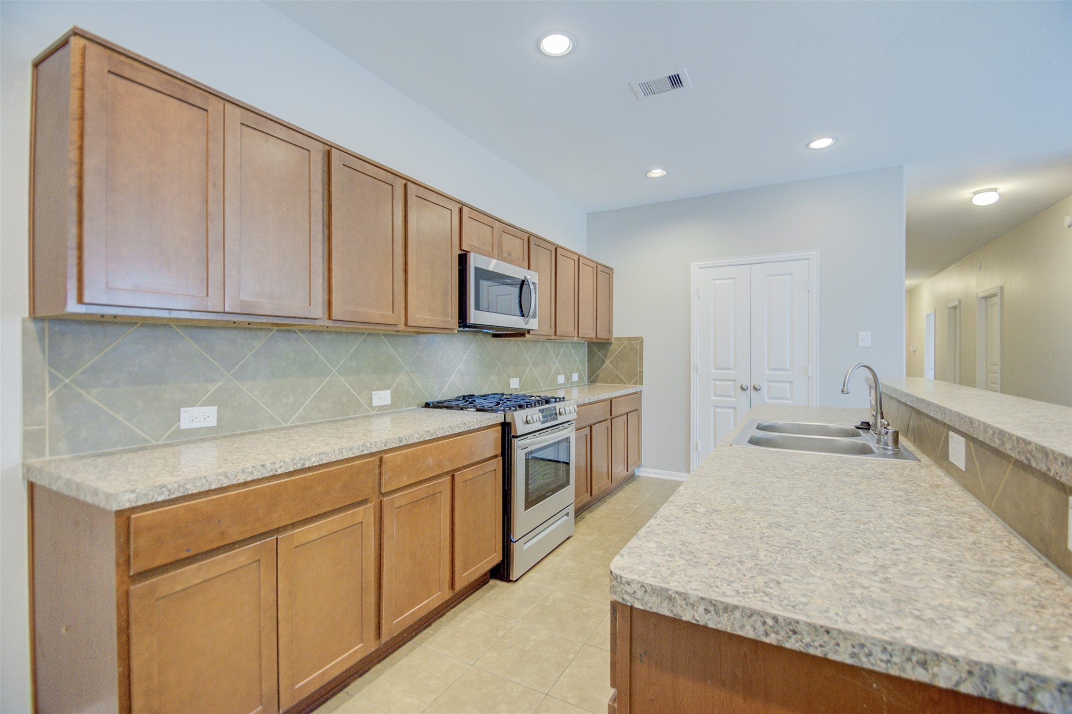 6026 Burnet Bend Avenue Property Photo 11
