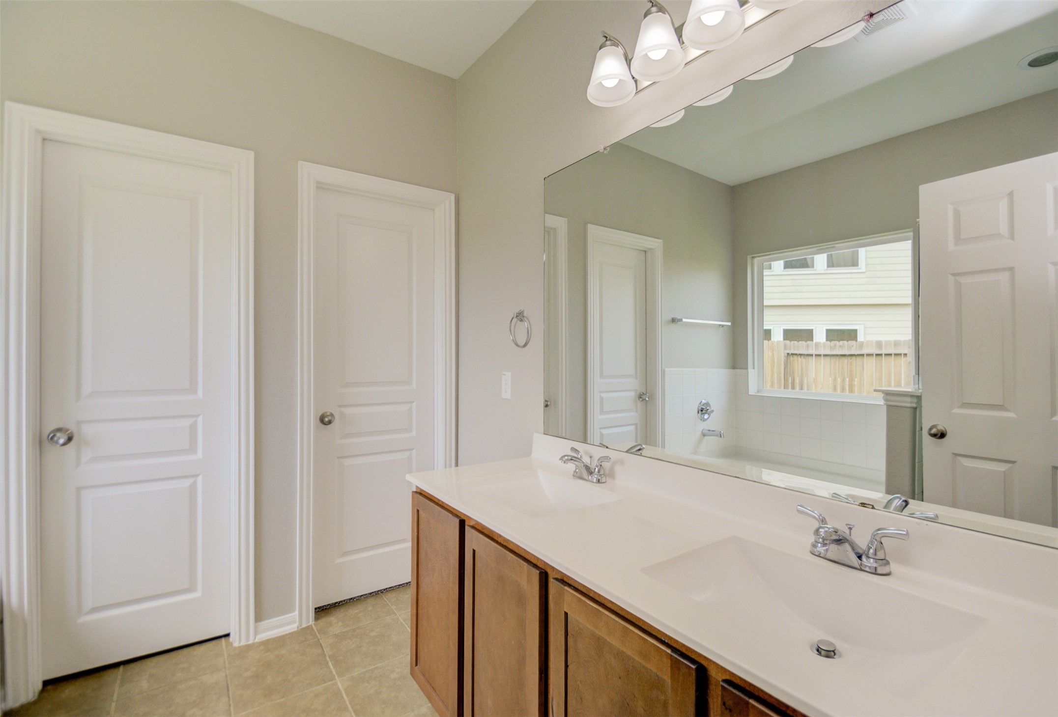 6026 Burnet Bend Avenue Property Photo 14