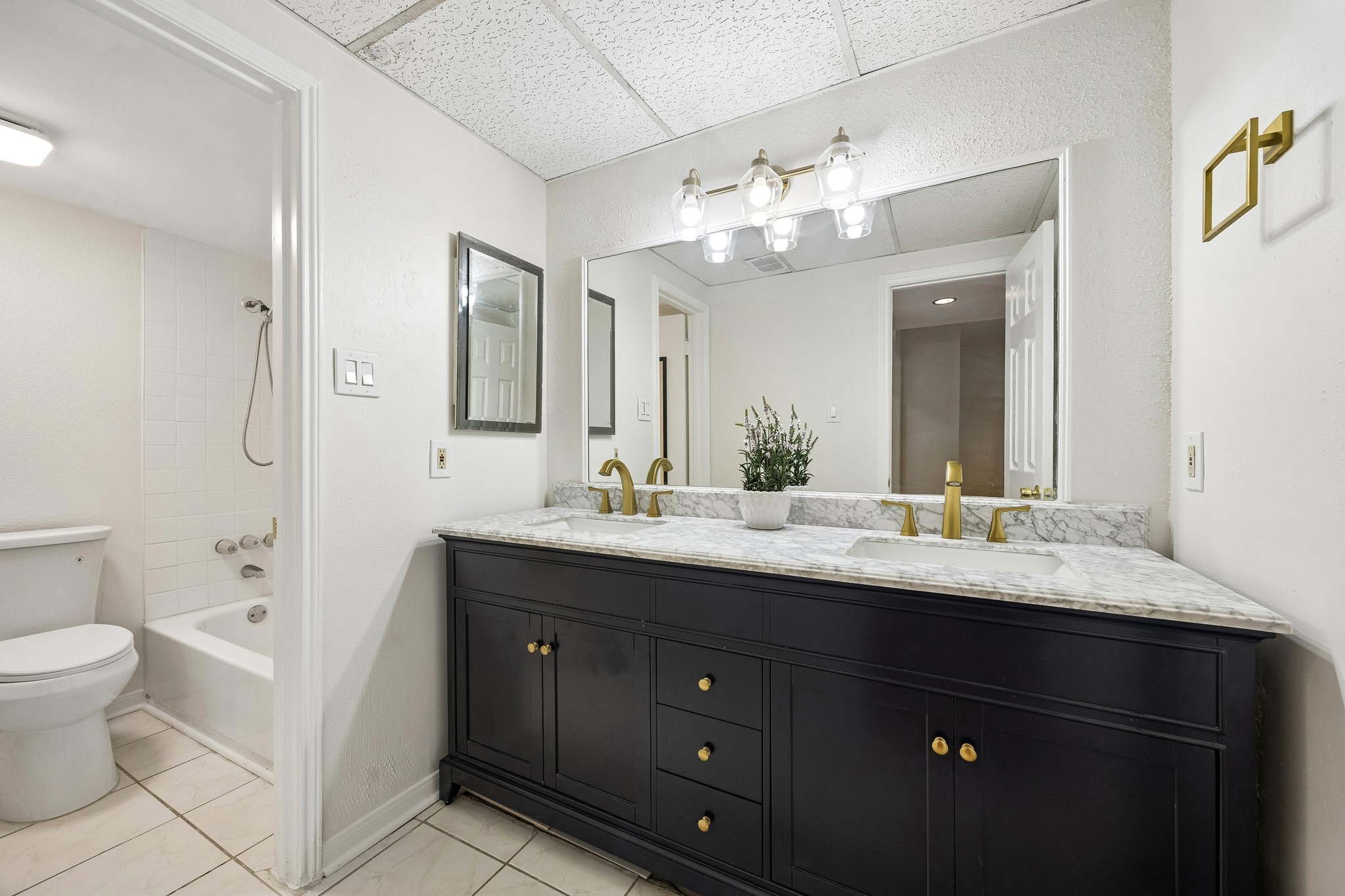 2100 Tanglewilde Street 529 Property Photo 8