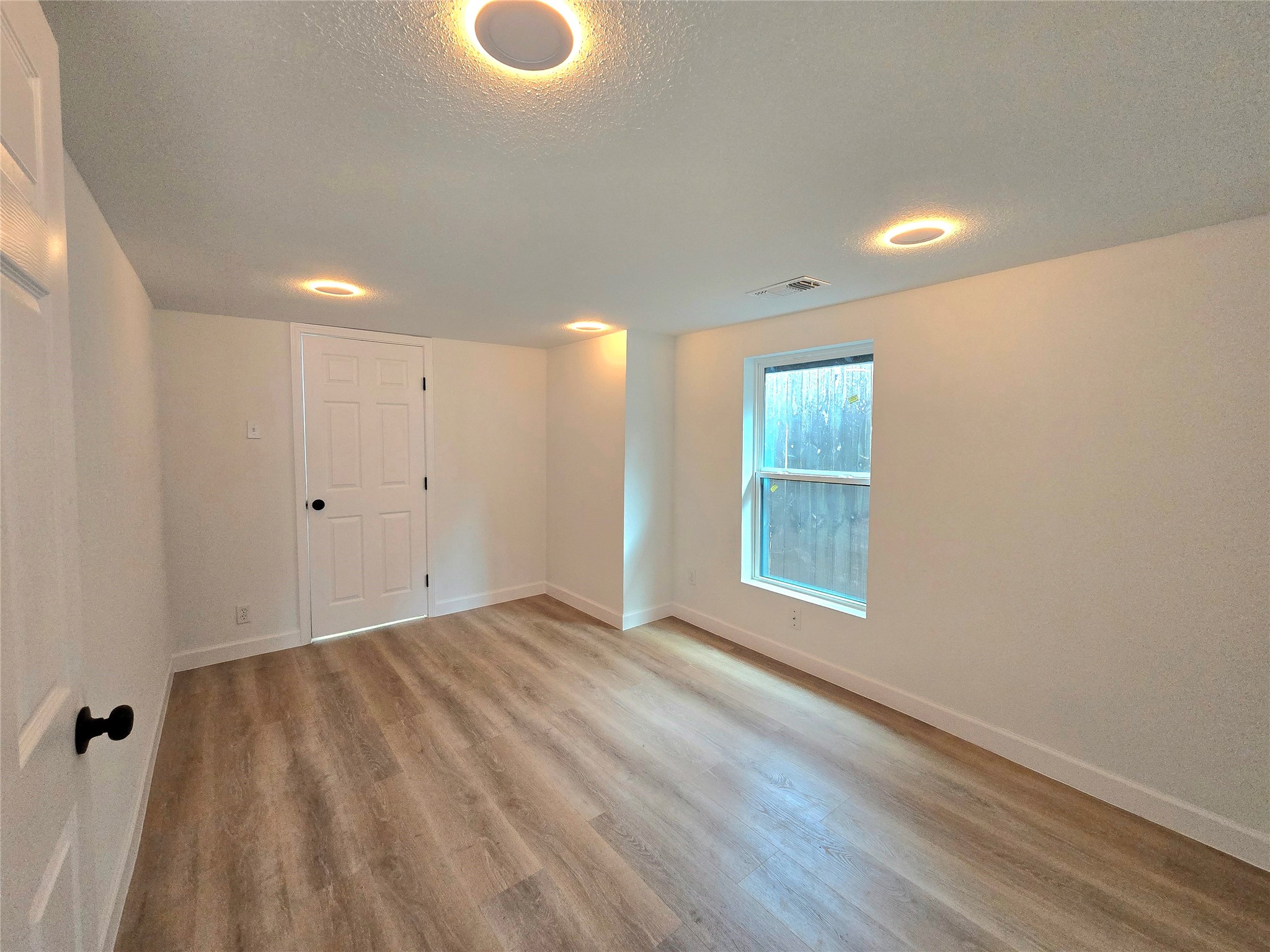 105 E 32nd Street Property Photo 3