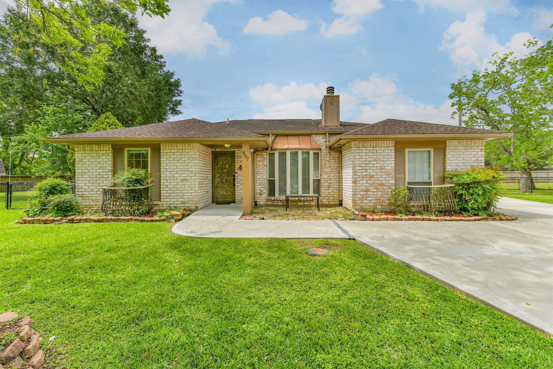 807 Stadium Circle Property Photo 1