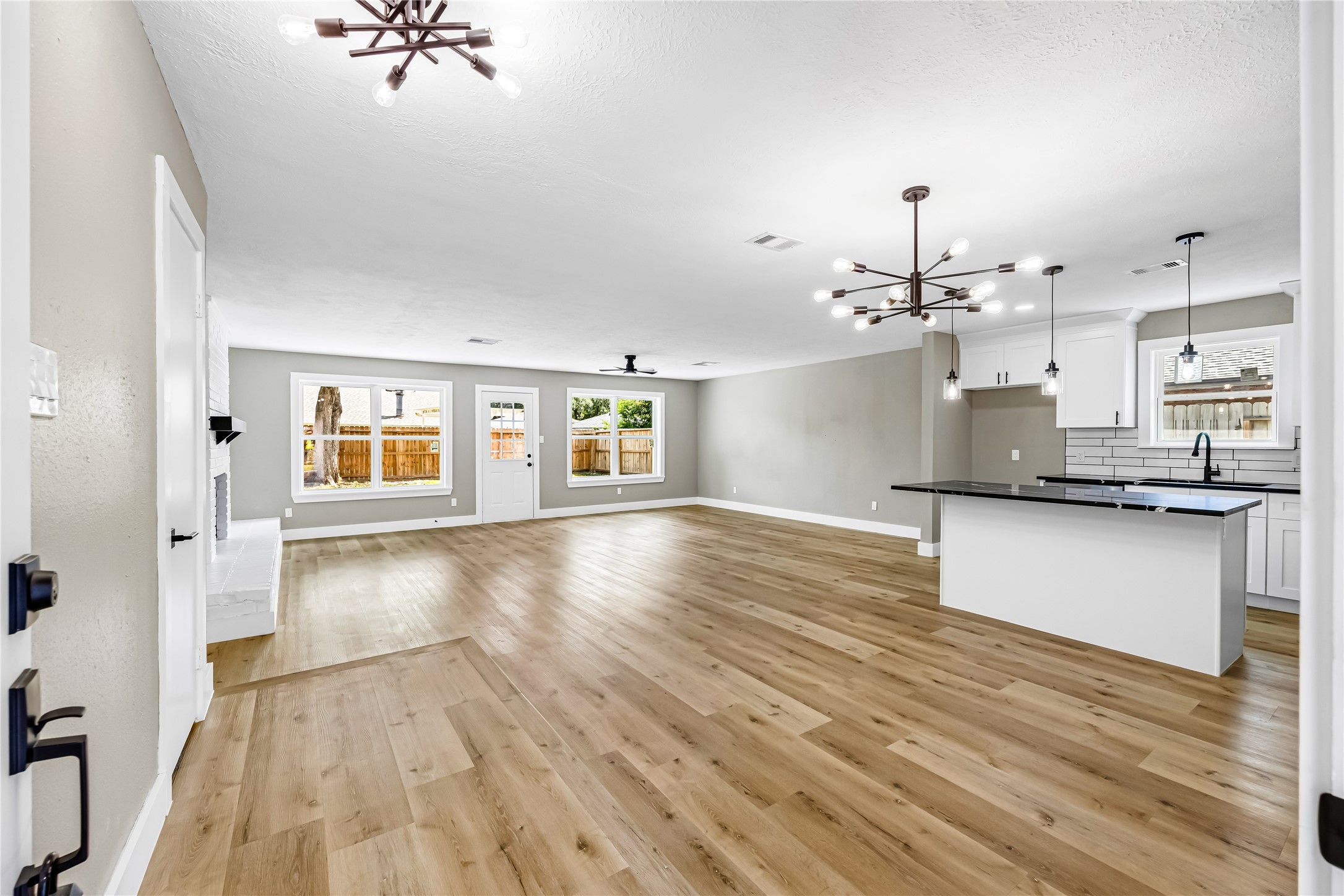 1803 Thornbrook Drive Property Photo 4