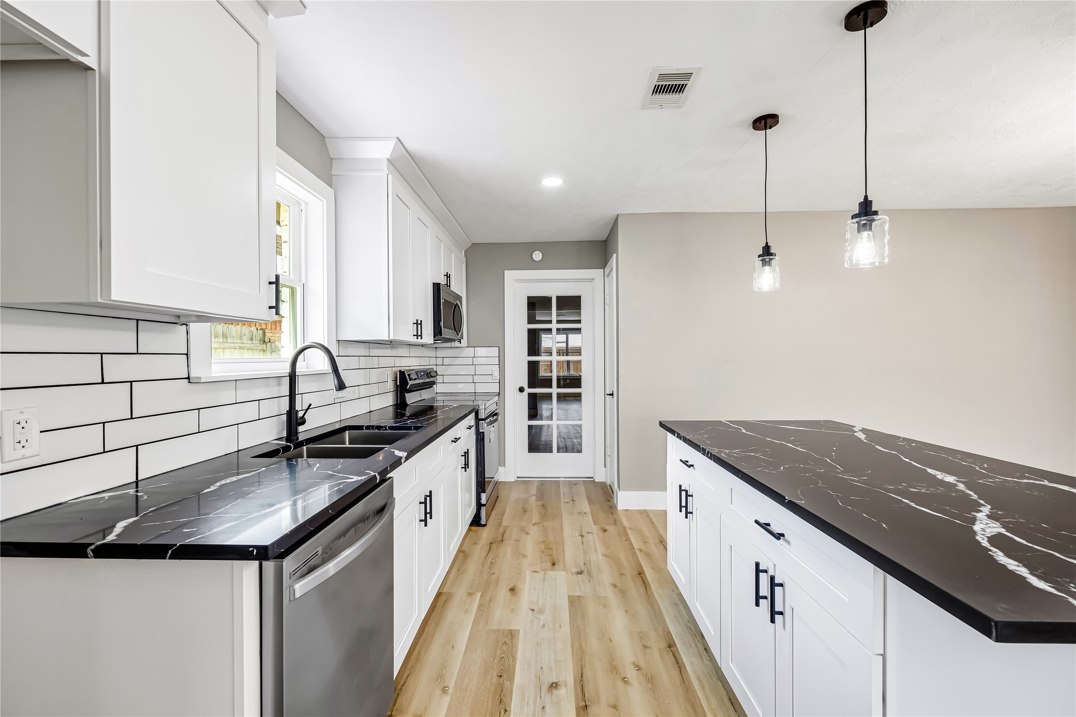 1803 Thornbrook Drive Property Photo 10