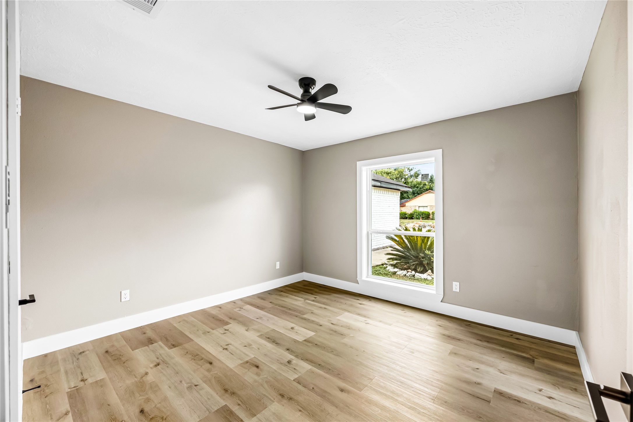 1803 Thornbrook Drive Property Photo 20