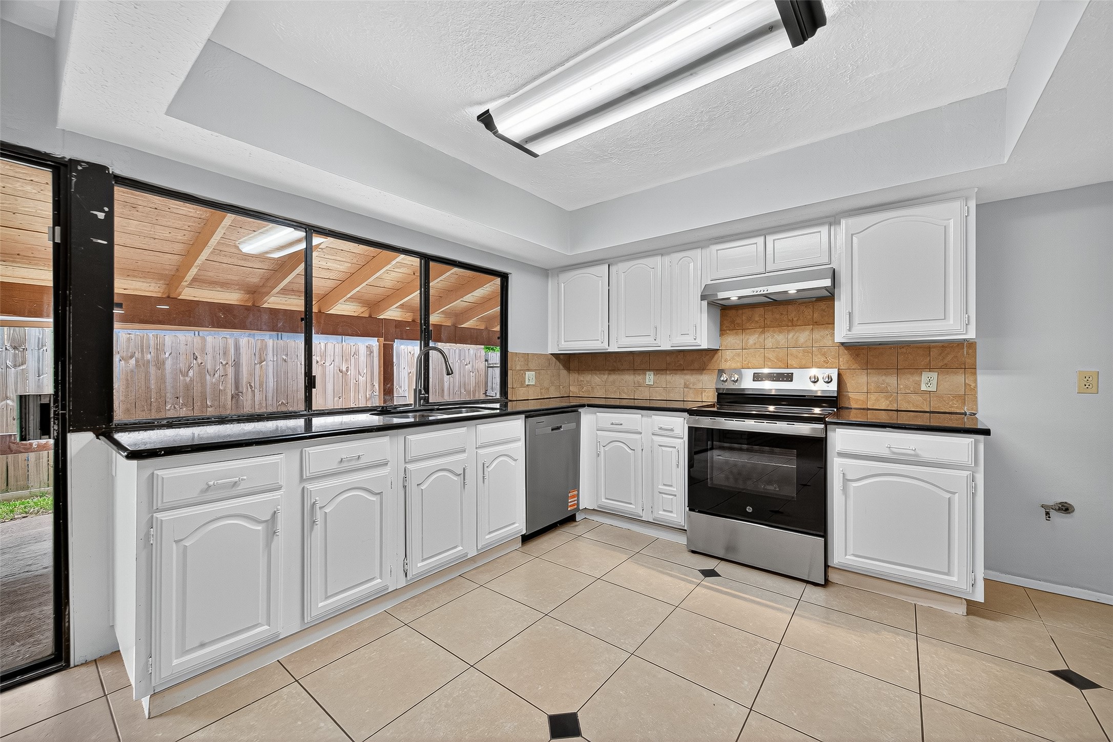 15815 Ironside Creek Property Photo 21