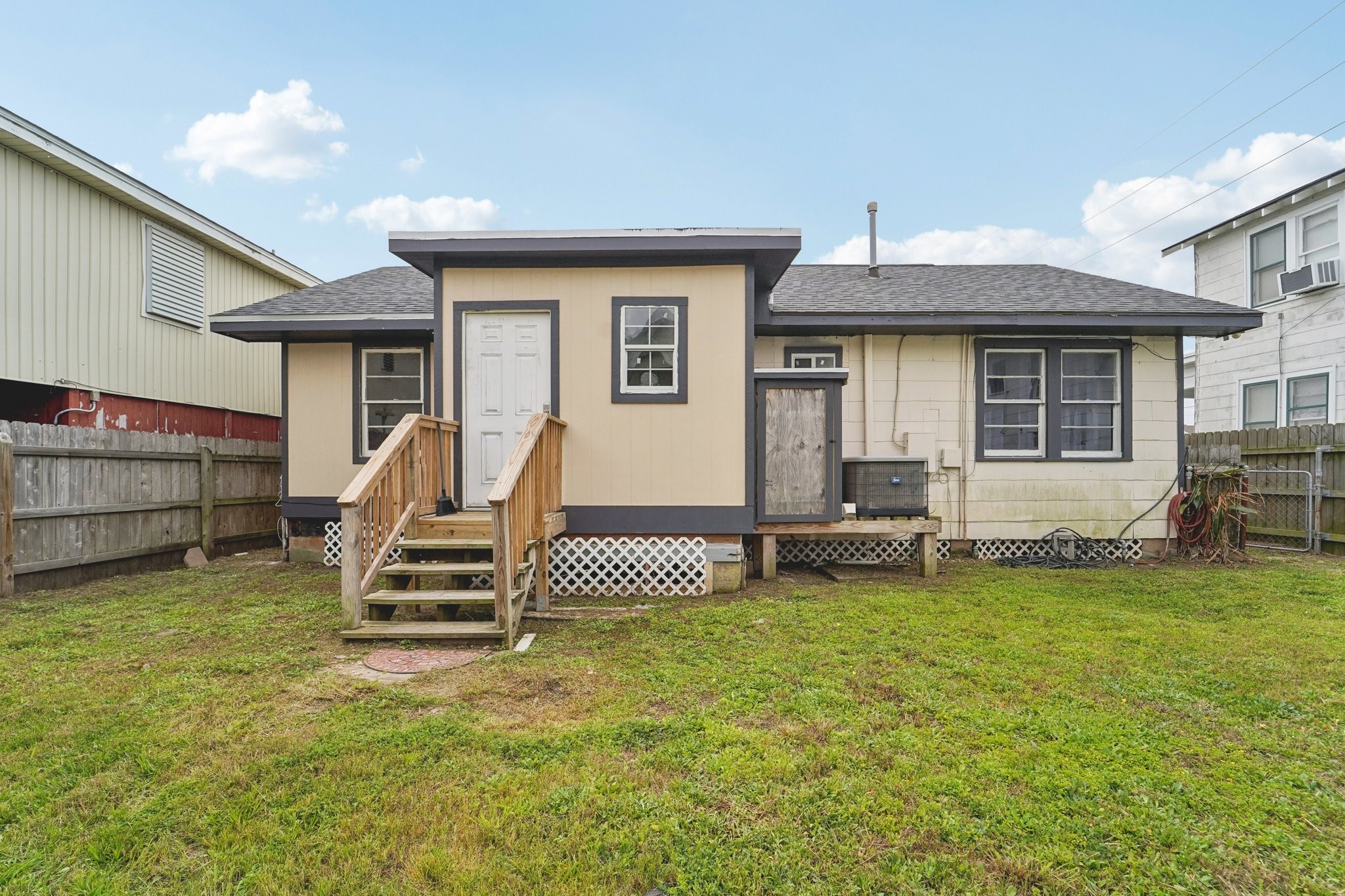 5224 Bernardo De-galvez Unit B Property Photo 1