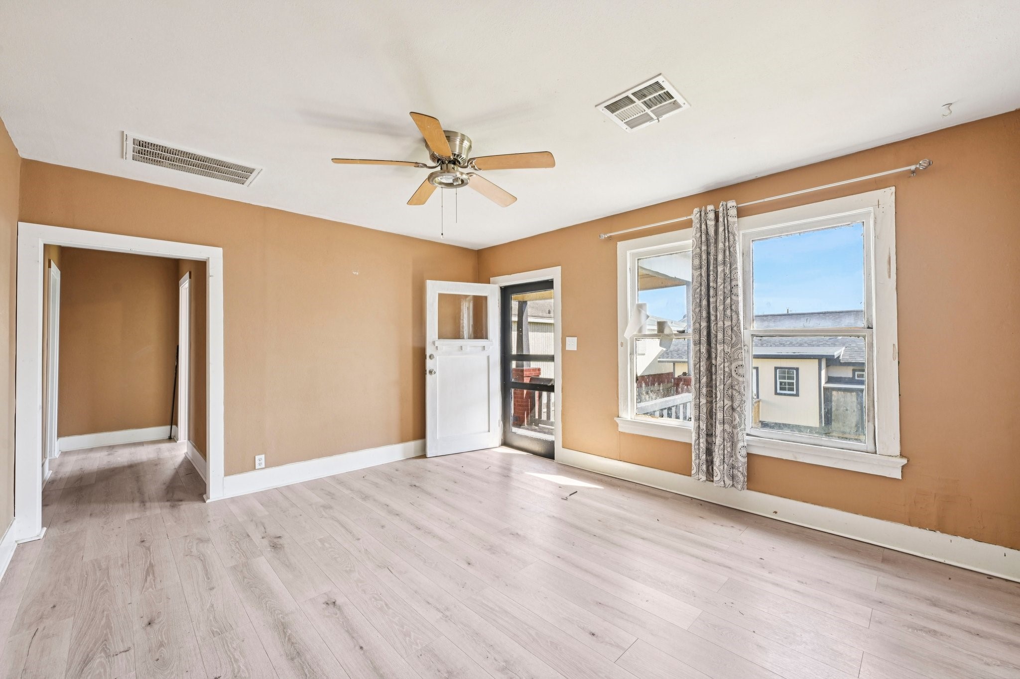 5224 Bernardo De-galvez Unit B Property Photo 3