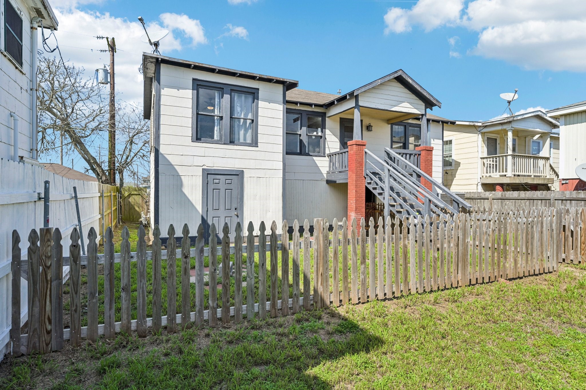 5224 Bernardo De-galvez Unit B Property Photo 10