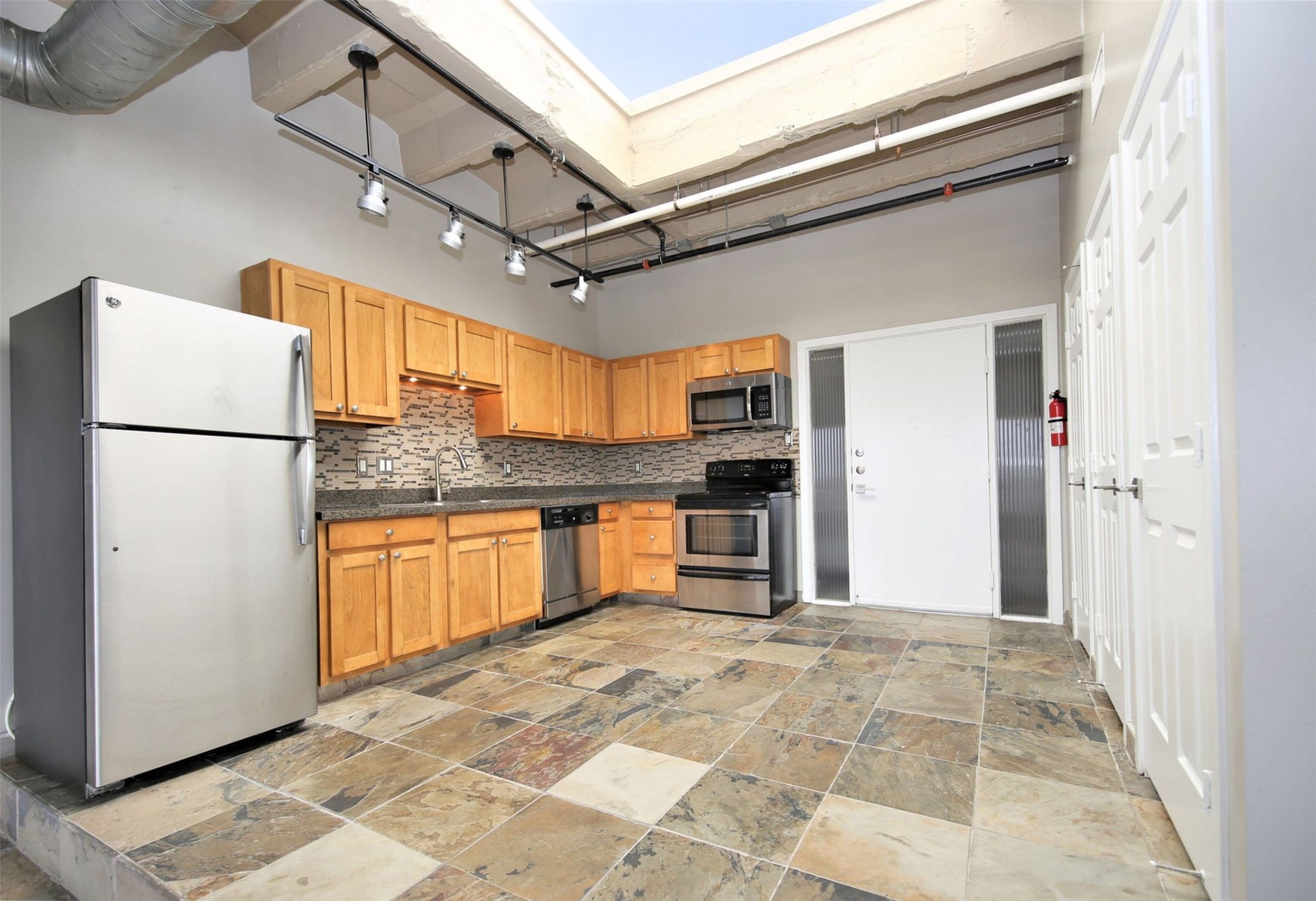 230 W Alabama 1105 Property Photo 5
