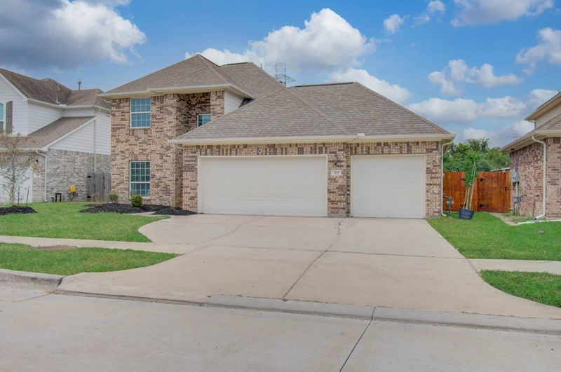 309 Burgundy Drive Property Photo 2
