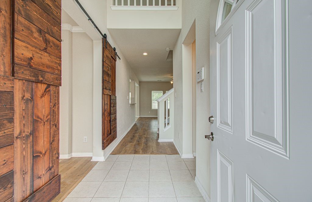 309 Burgundy Drive Property Photo 5