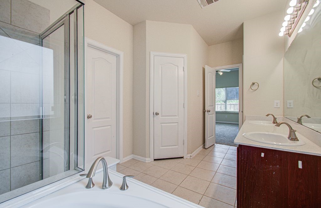 309 Burgundy Drive Property Photo 27