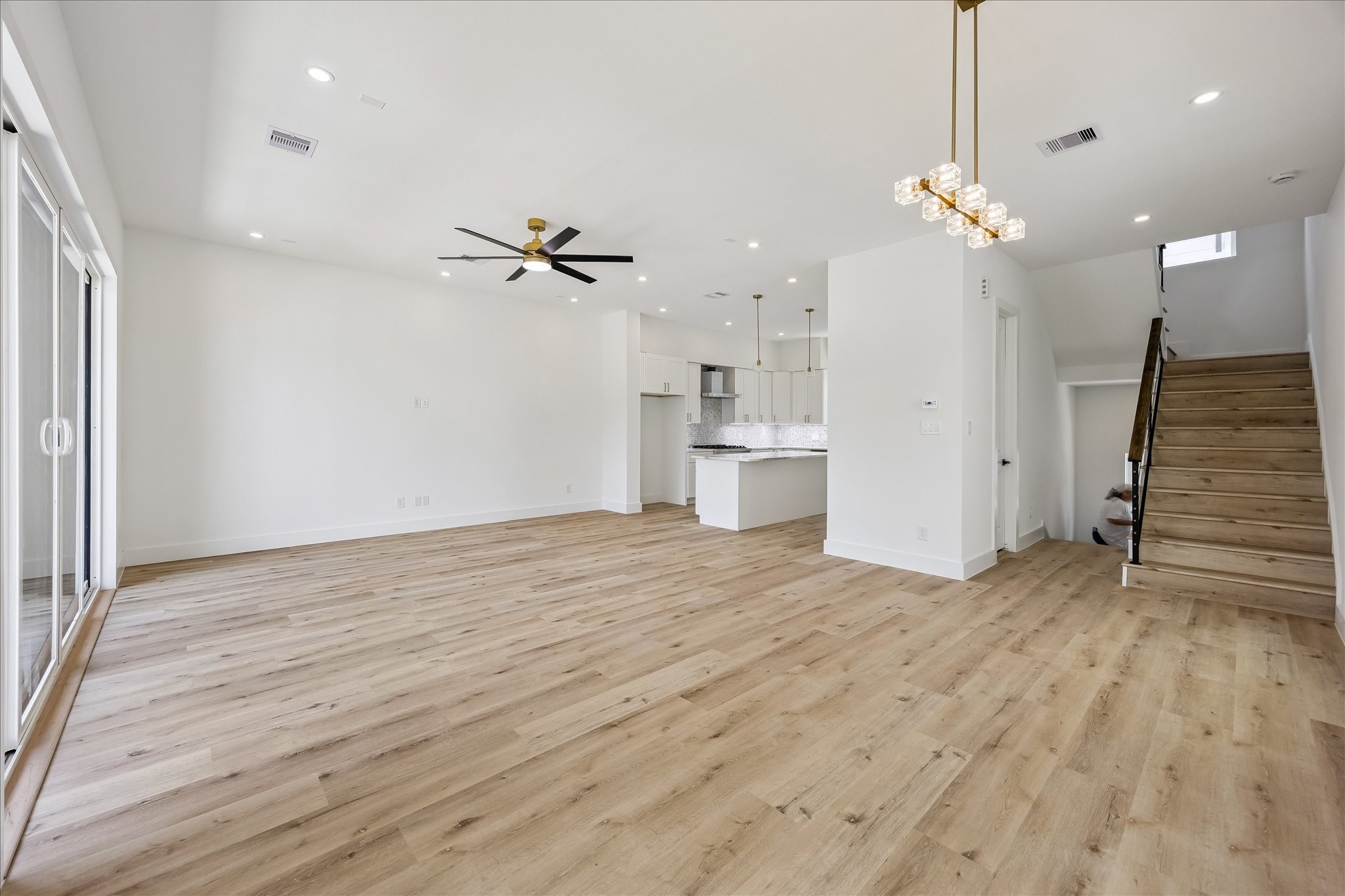 1034 W 17th St Street B Property Photo 10