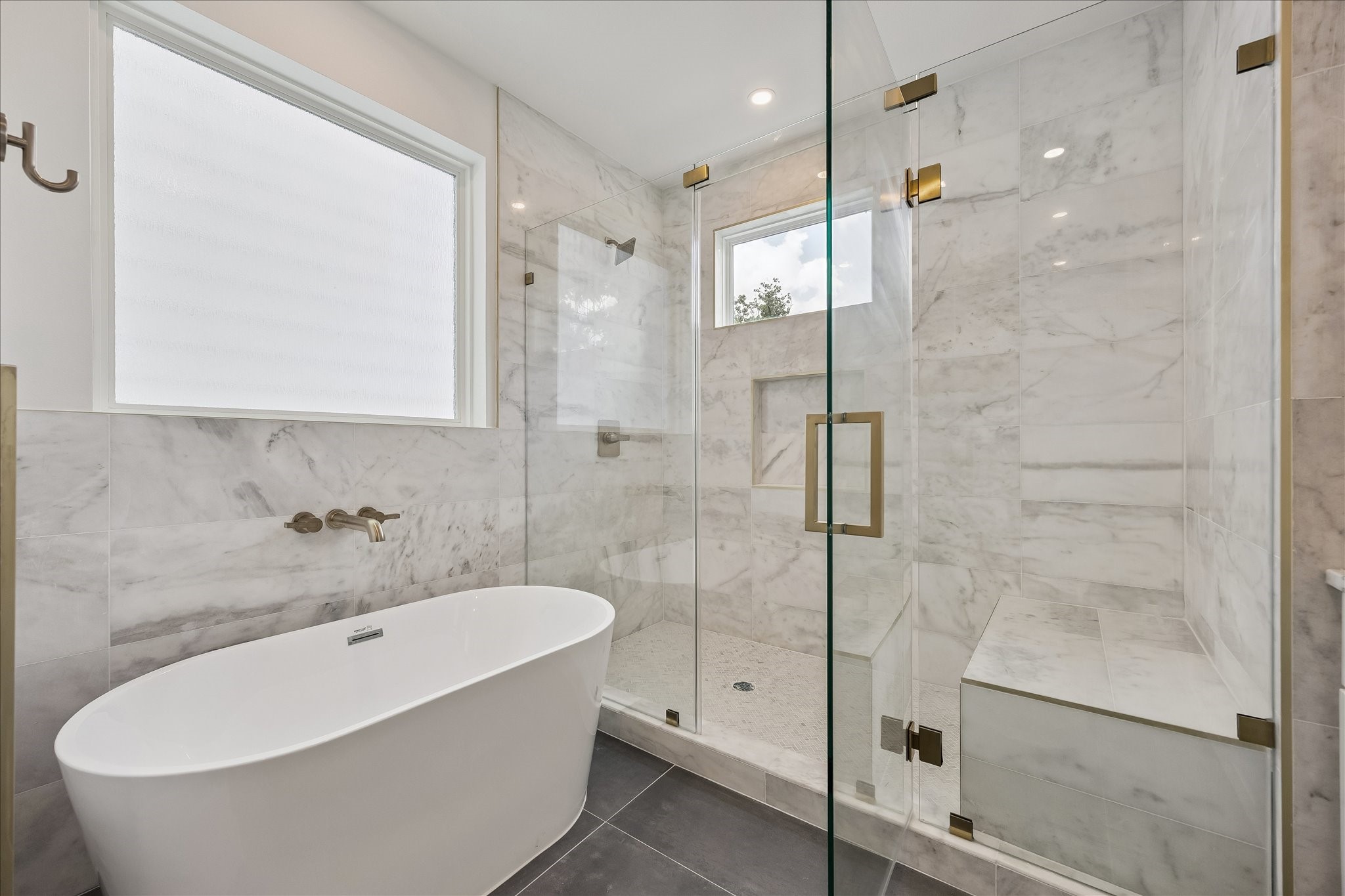 1034 W 17th St Street B Property Photo 22