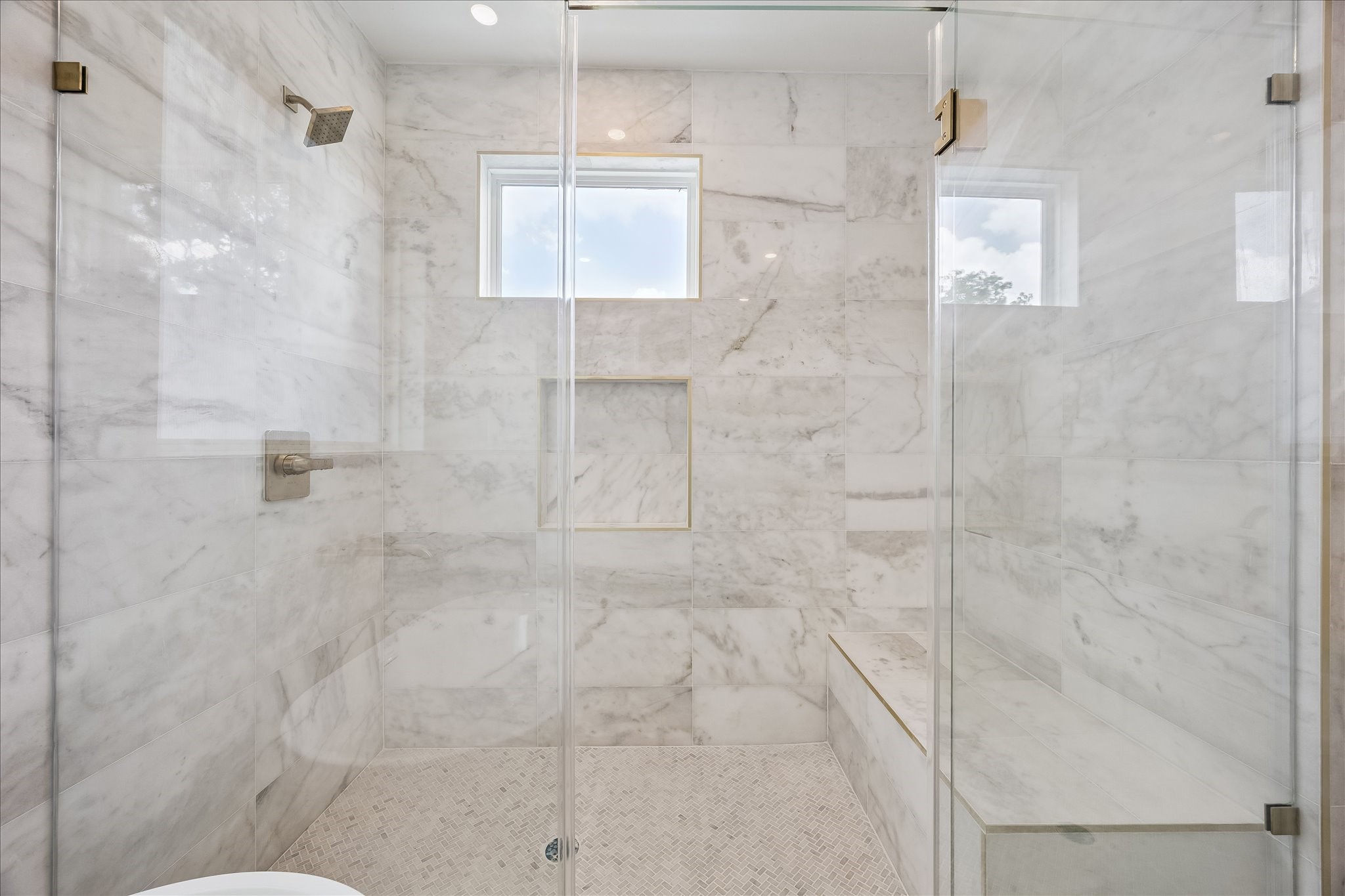 1034 W 17th St Street B Property Photo 23