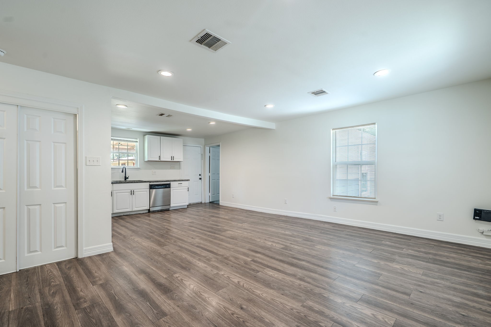 122 Oak Street Property Photo 2