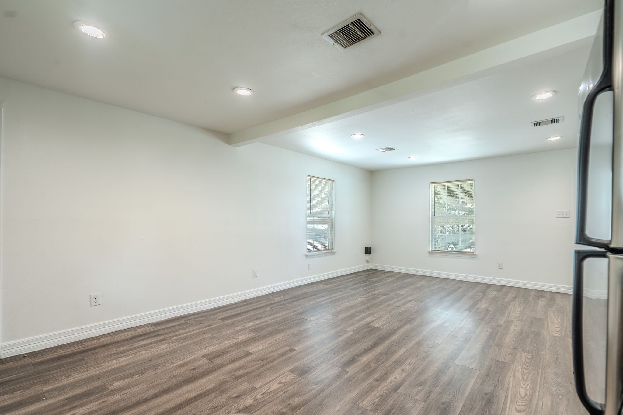 122 Oak Street Property Photo 5