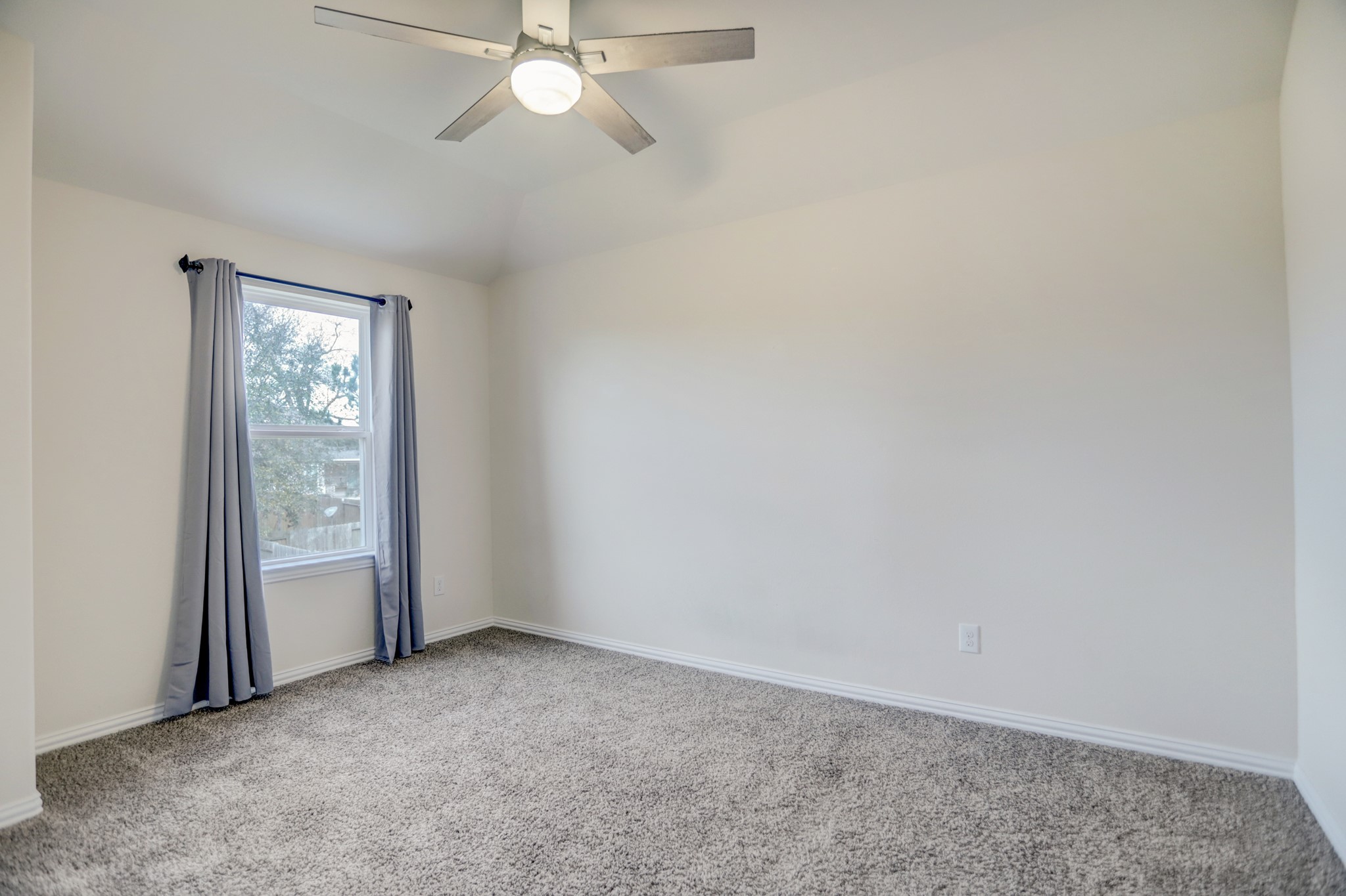 52 Hallmark Drive Property Photo 12