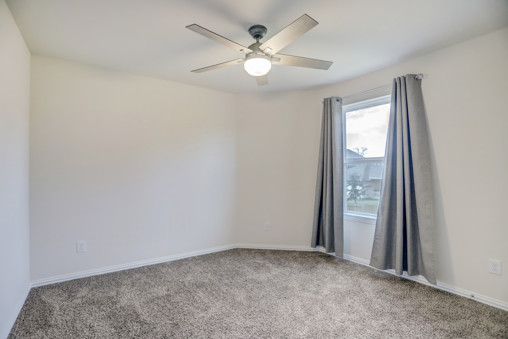 52 Hallmark Drive Property Photo 13