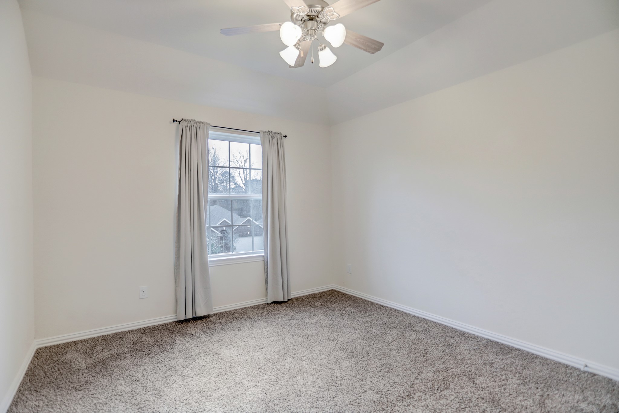 52 Hallmark Drive Property Photo 14