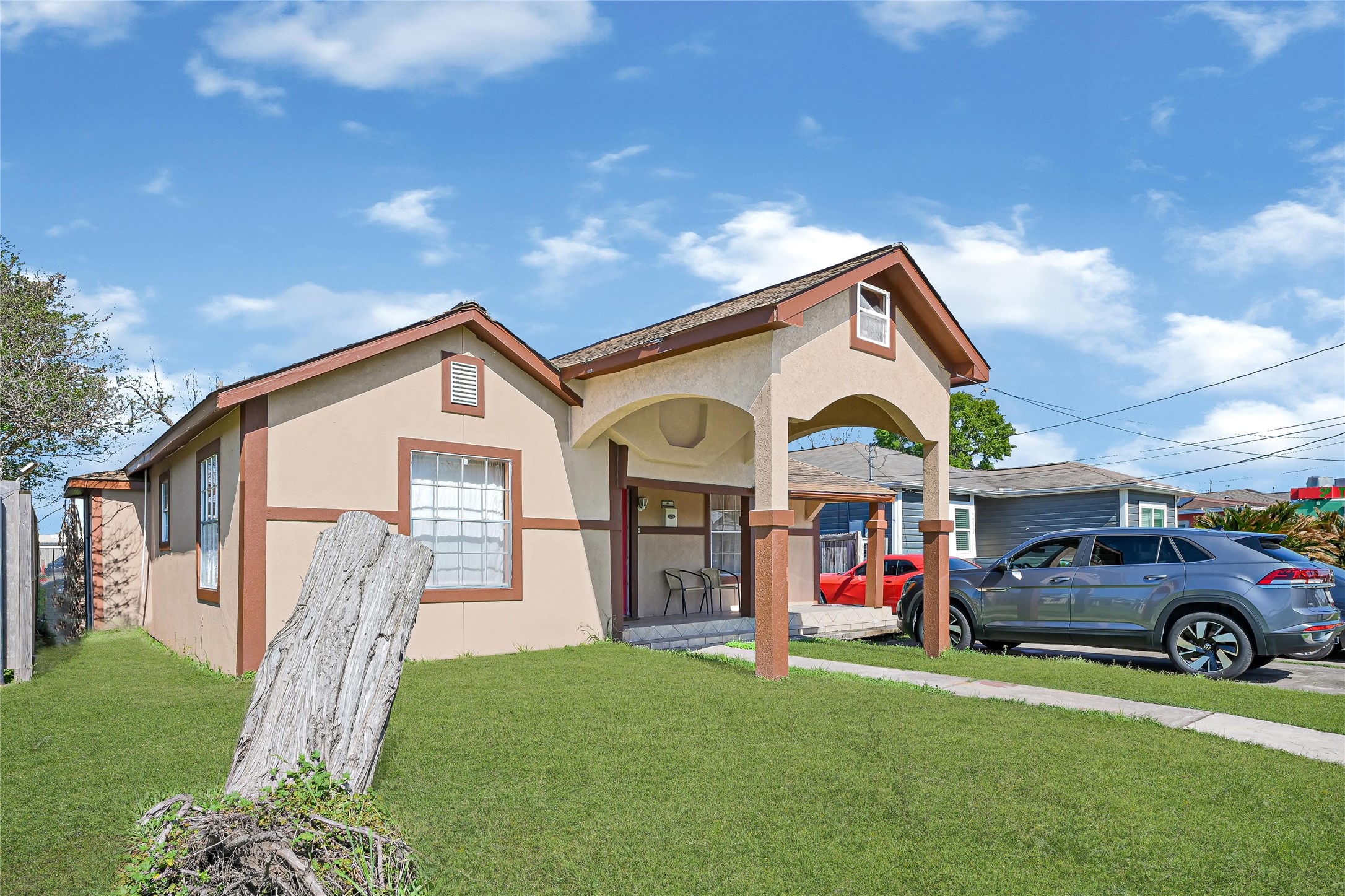 1318 Des Jardines Street Property Photo 2