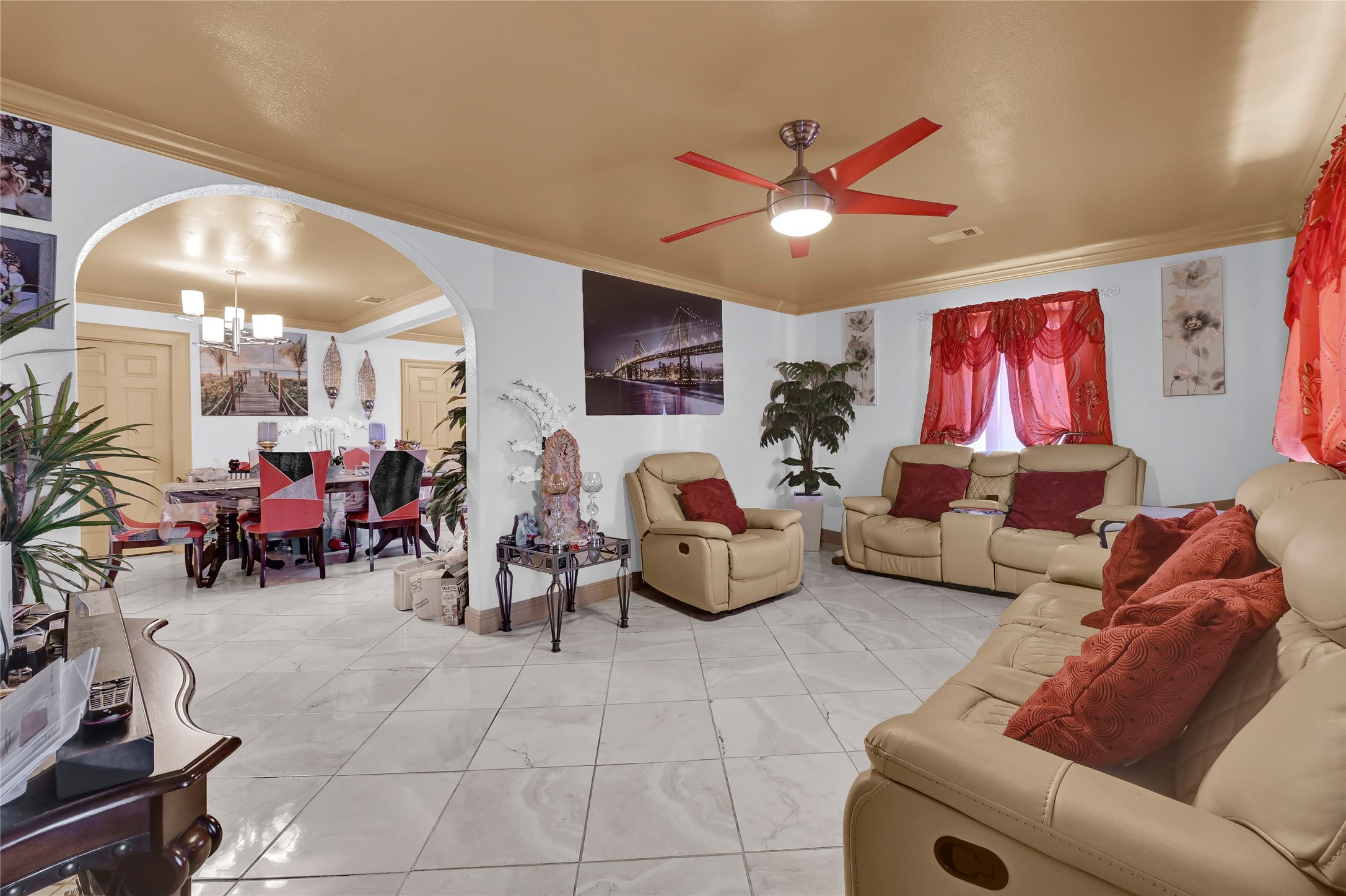 1318 Des Jardines Street Property Photo 3