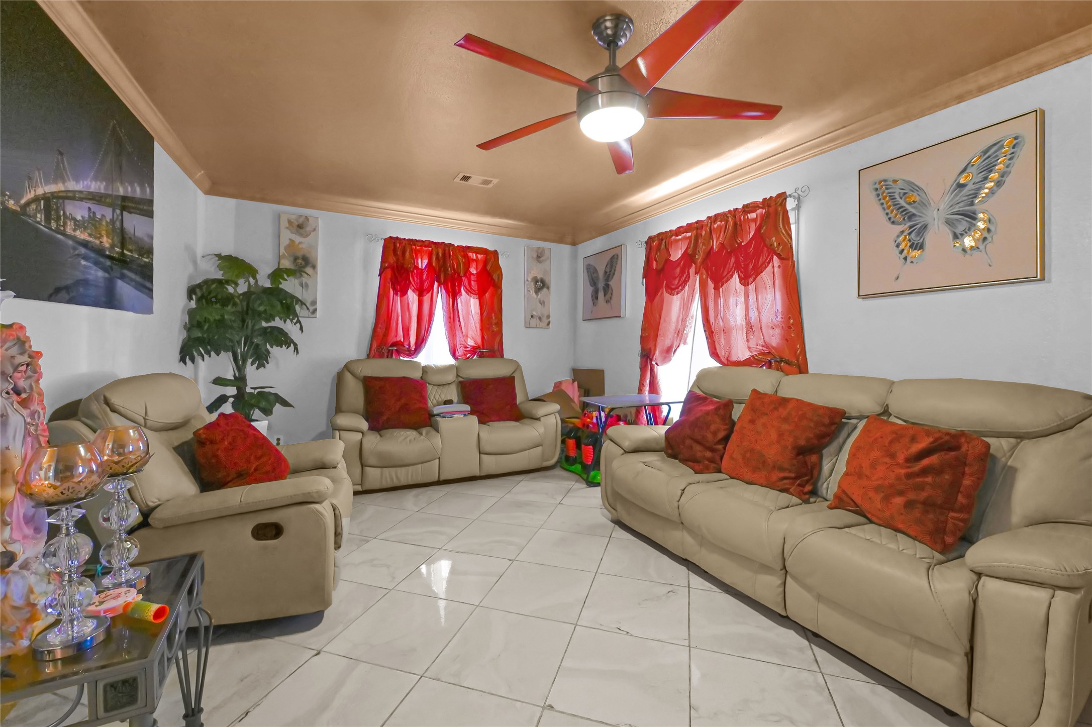 1318 Des Jardines Street Property Photo 5