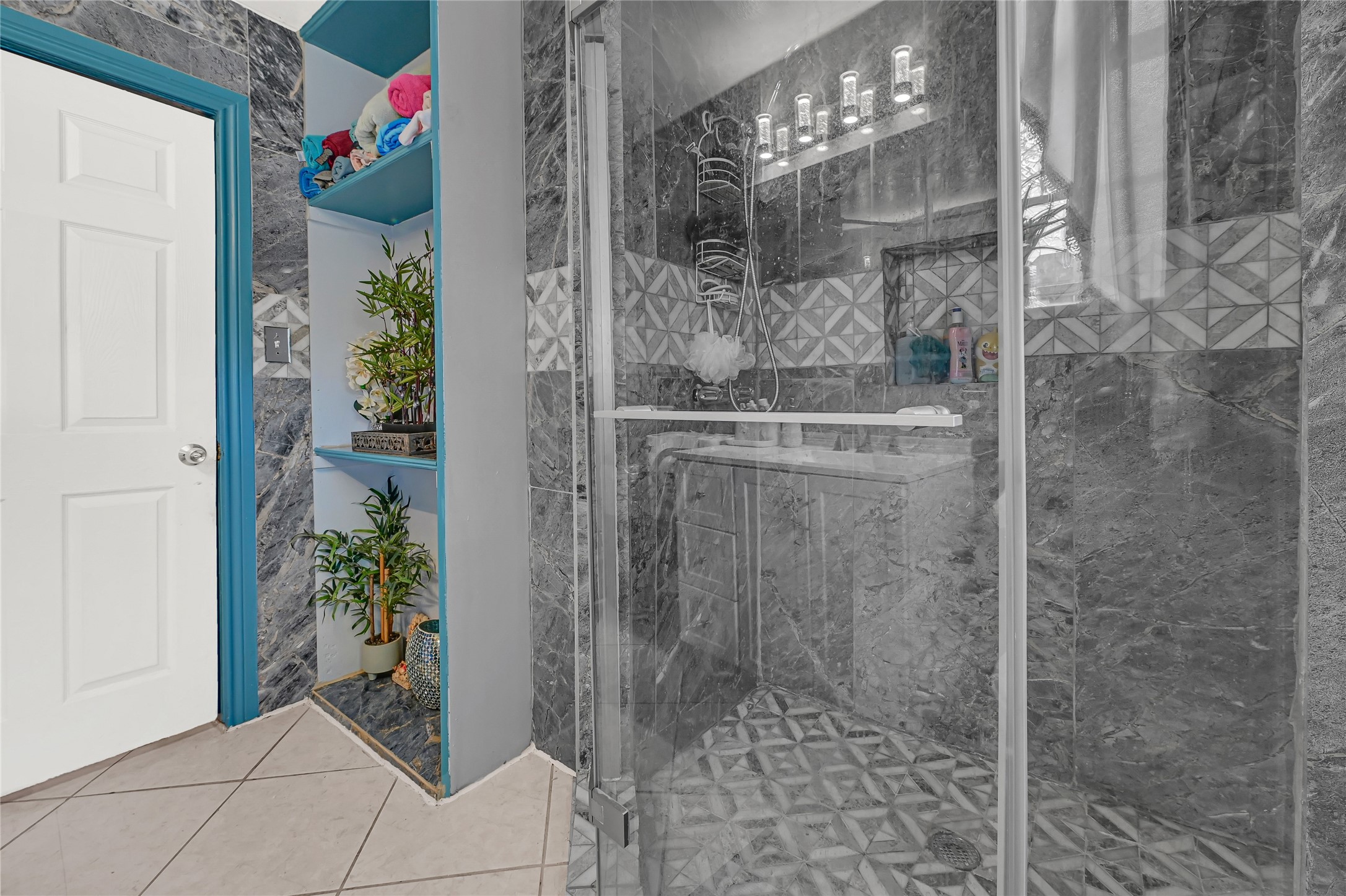 1318 Des Jardines Street Property Photo 13