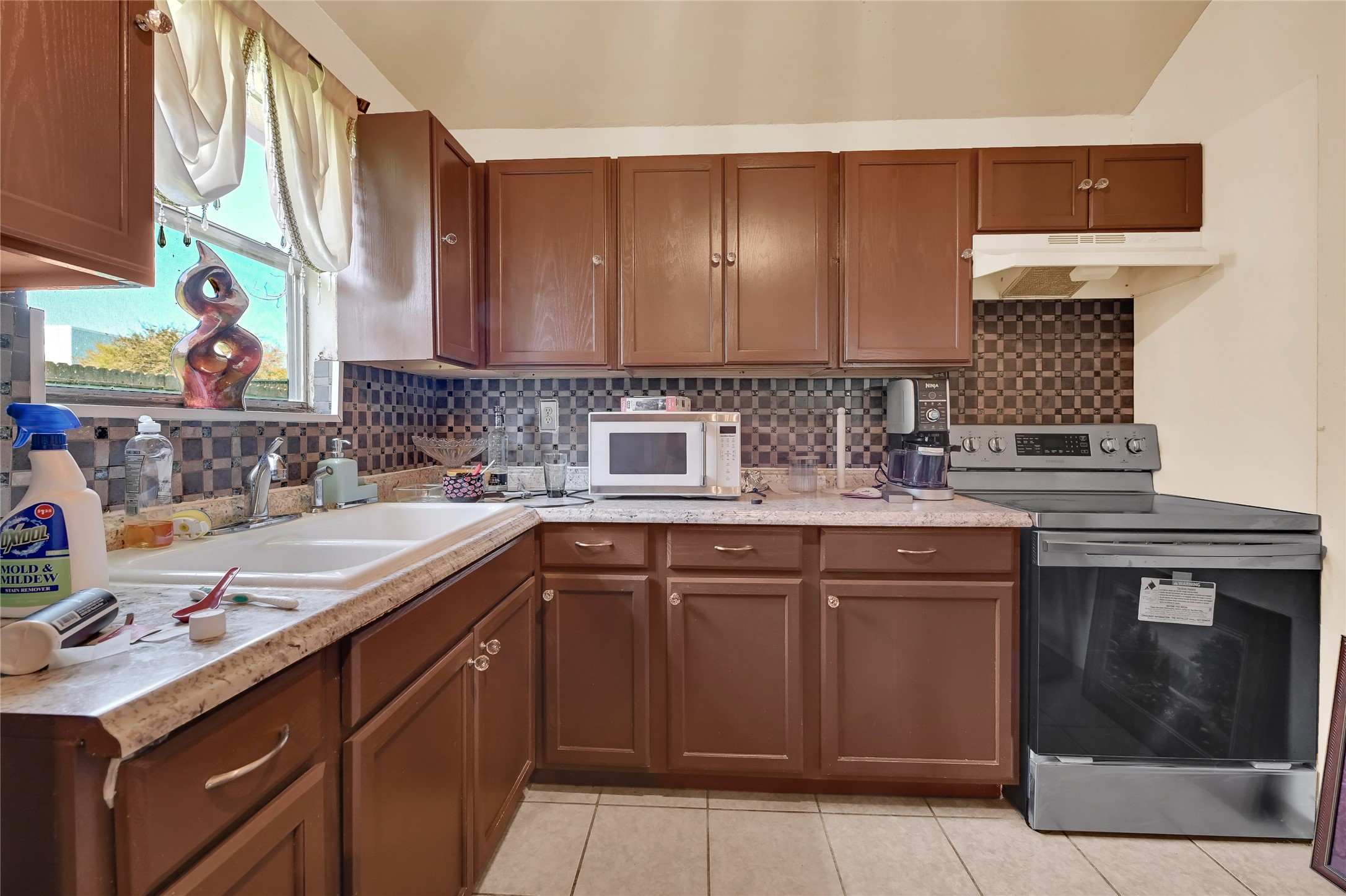 1318 Des Jardines Street Property Photo 20