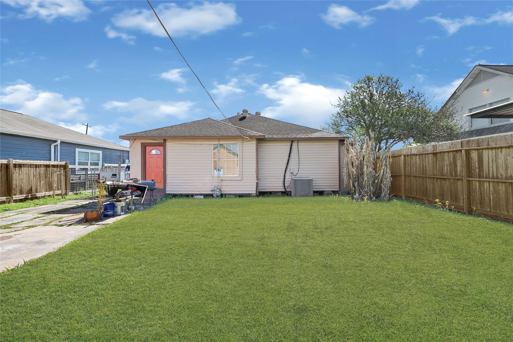 1318 Des Jardines Street Property Photo 24