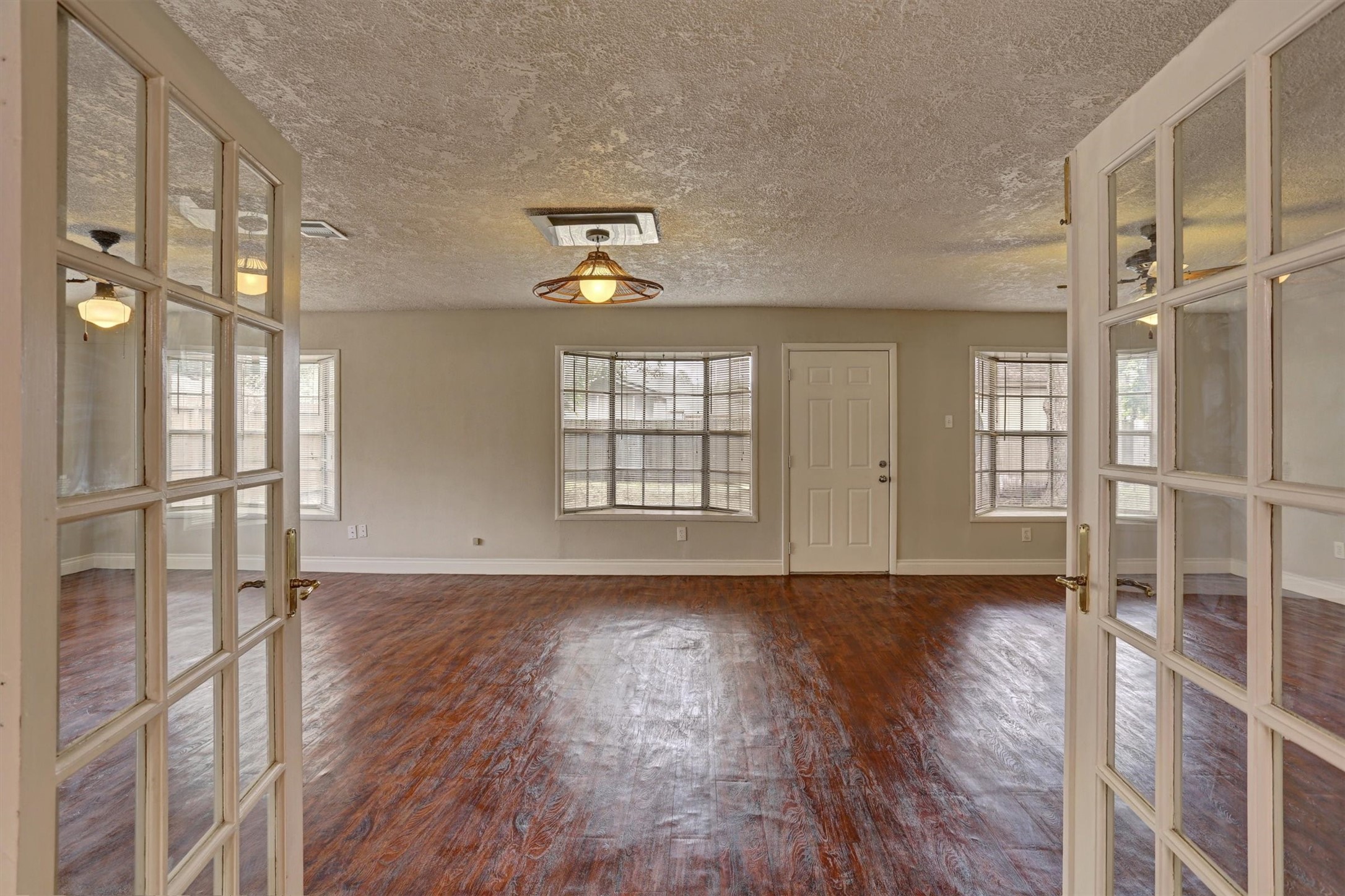 6131 Tiffany Drive Property Photo 6