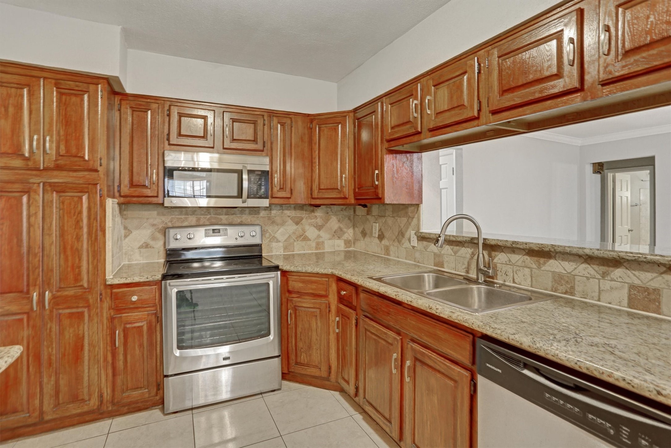 6131 Tiffany Drive Property Photo 7