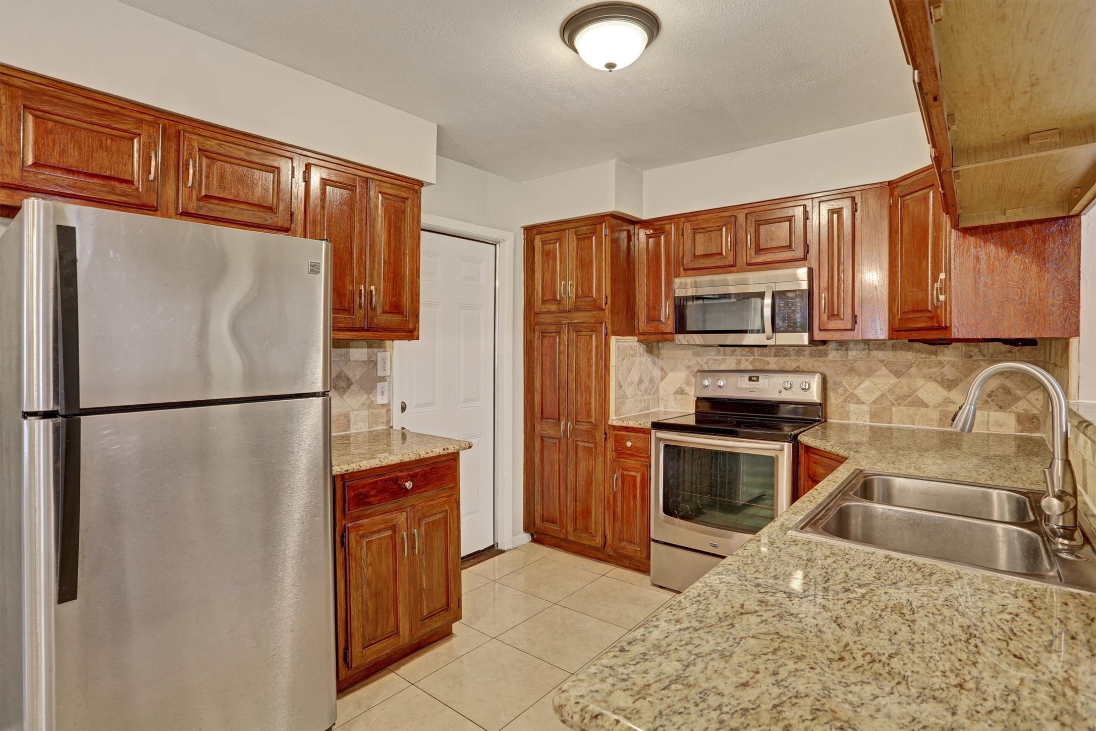6131 Tiffany Drive Property Photo 8