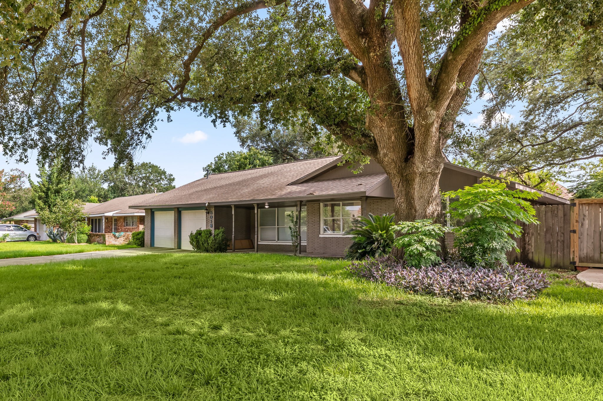5018 Willowbend Boulevard Property Photo 4