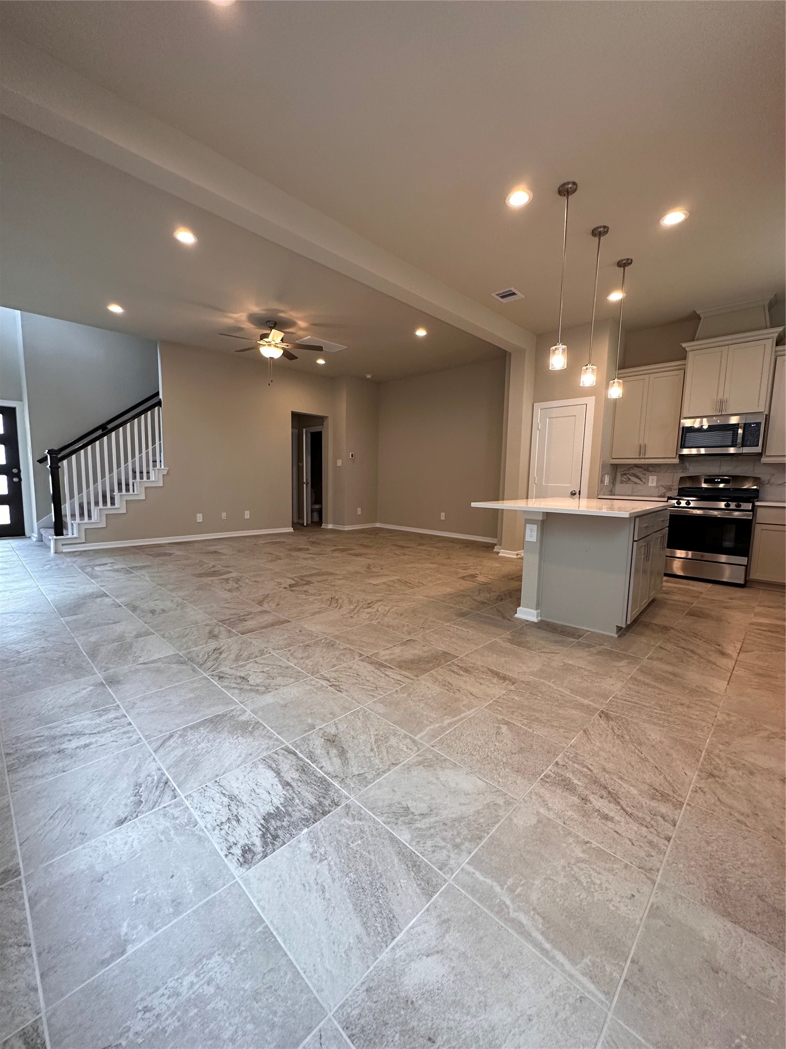 1523 Rustling Creek Drive Property Photo 4