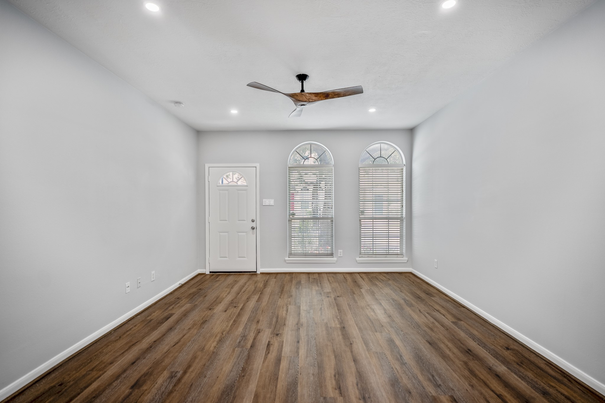 323 Plaza Del Sol Park Property Photo 13